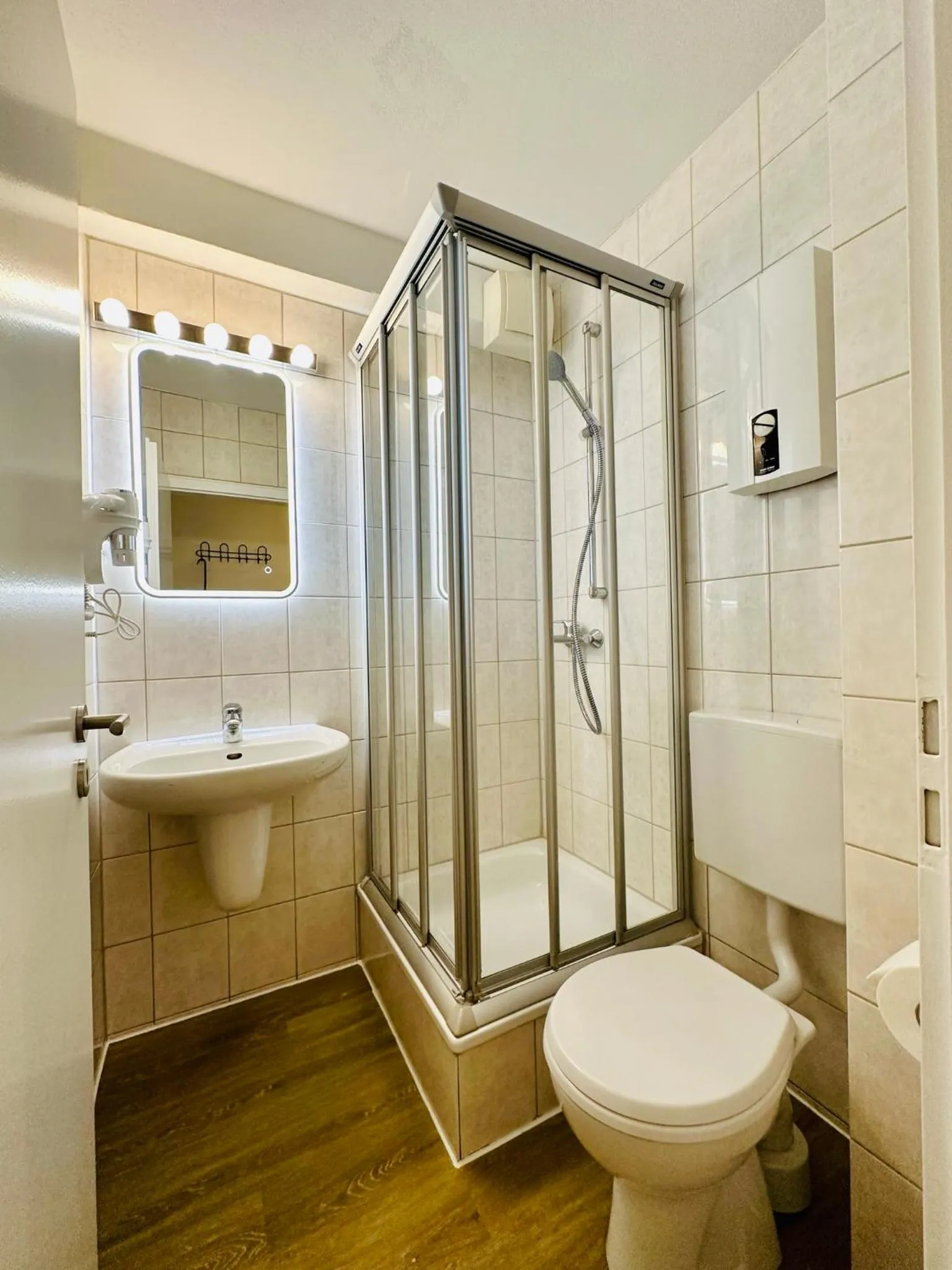 Shower in Nanis Hotel & Appartements