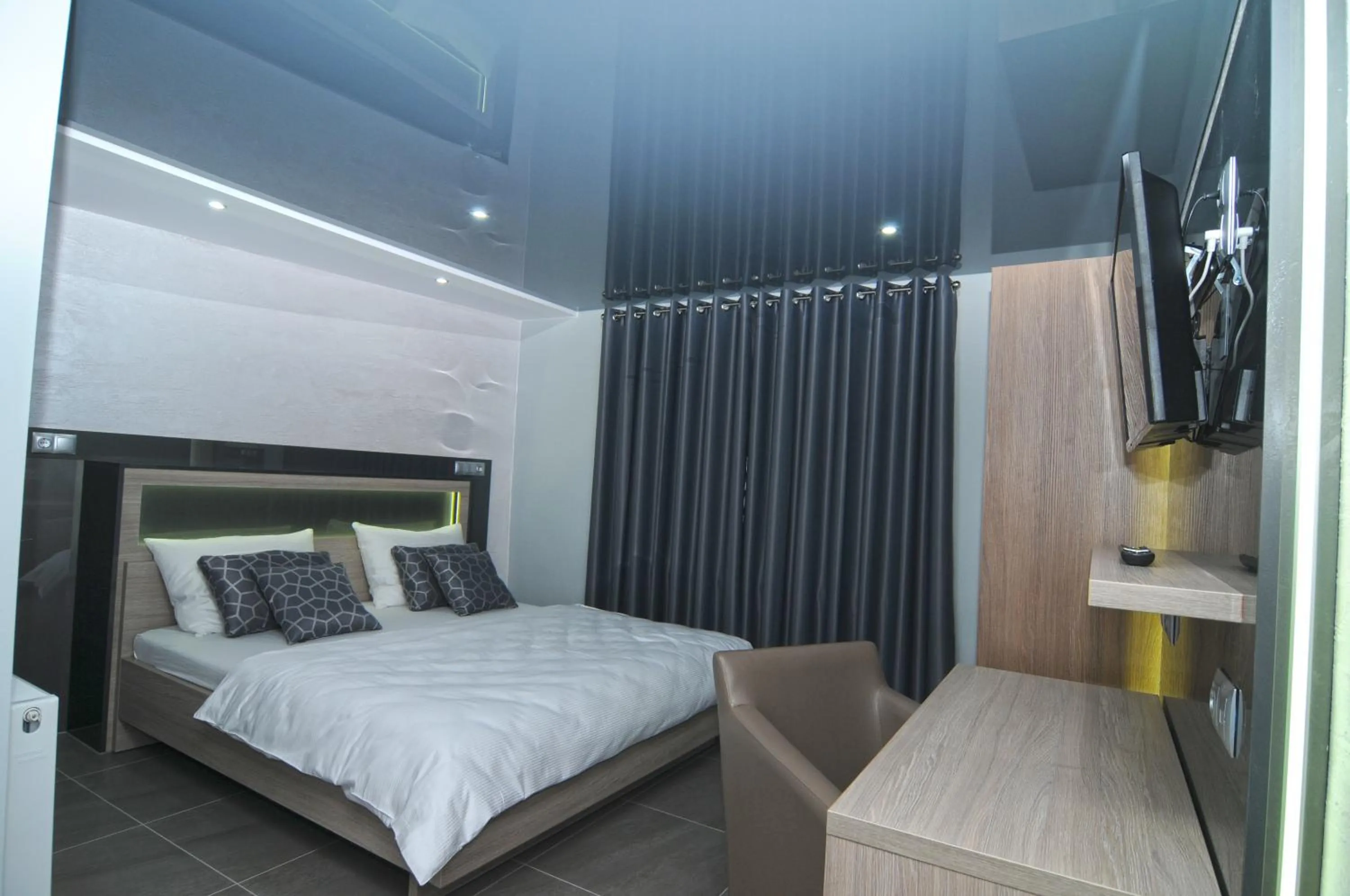 Bed in Nanis Hotel & Appartements