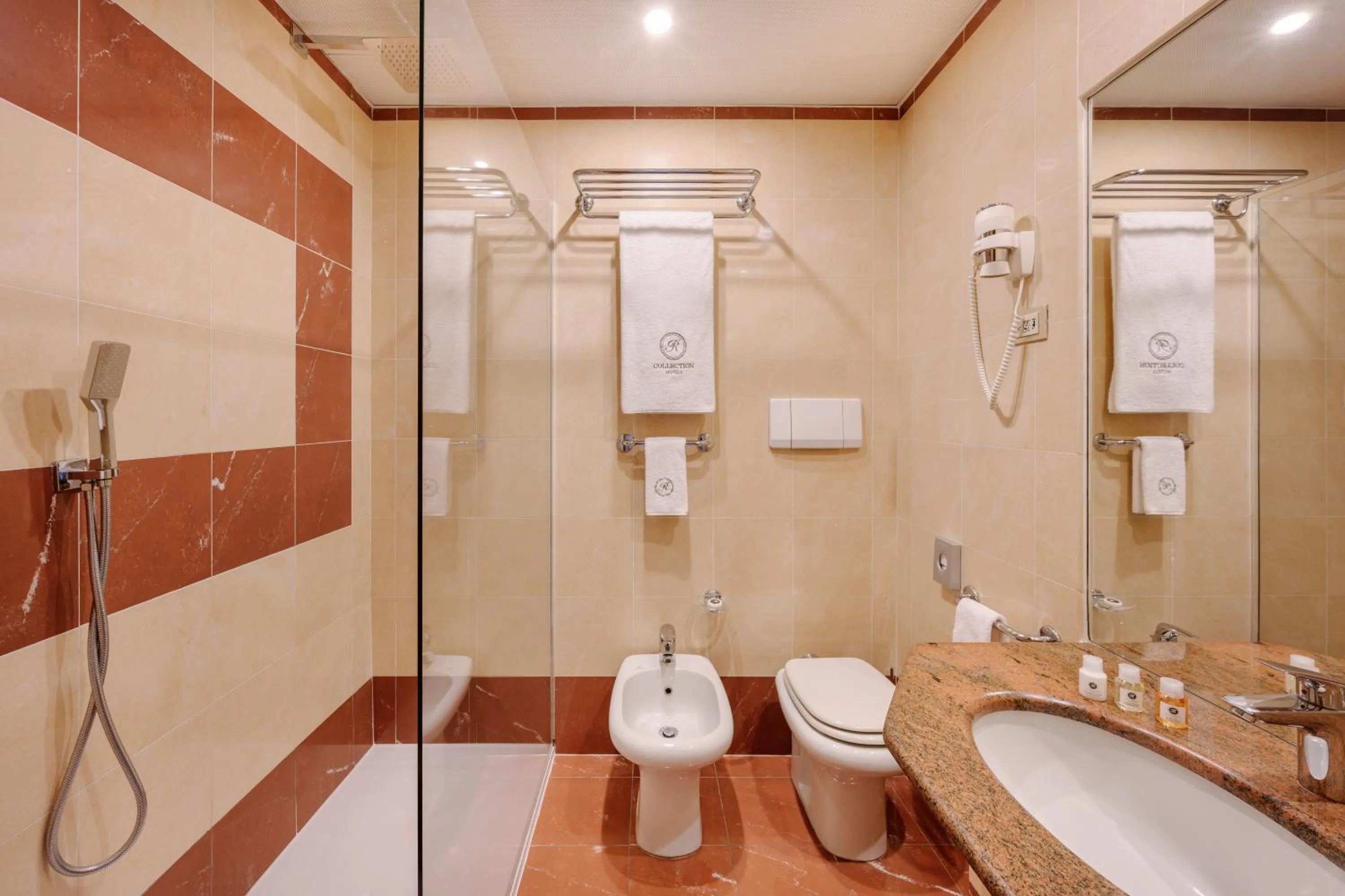 Bathroom in City Life Hotel Poliziano, by R Collection Hotels