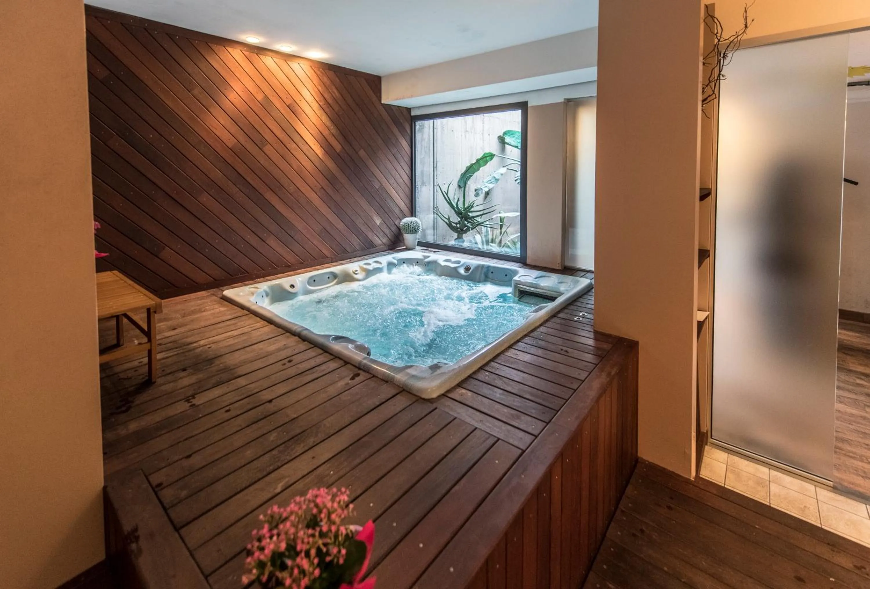 Hot Tub in Yachting Hotel Mistral