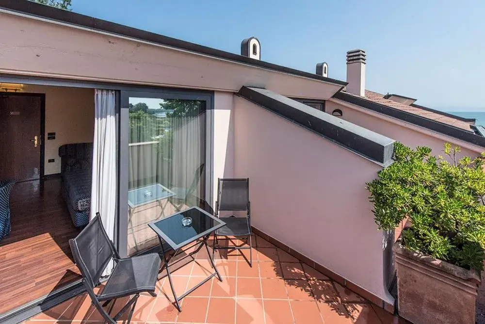 Double Room with Pool View in Yachting Hotel Mistral Double Room with Pool View in Yachting Hotel Mistral