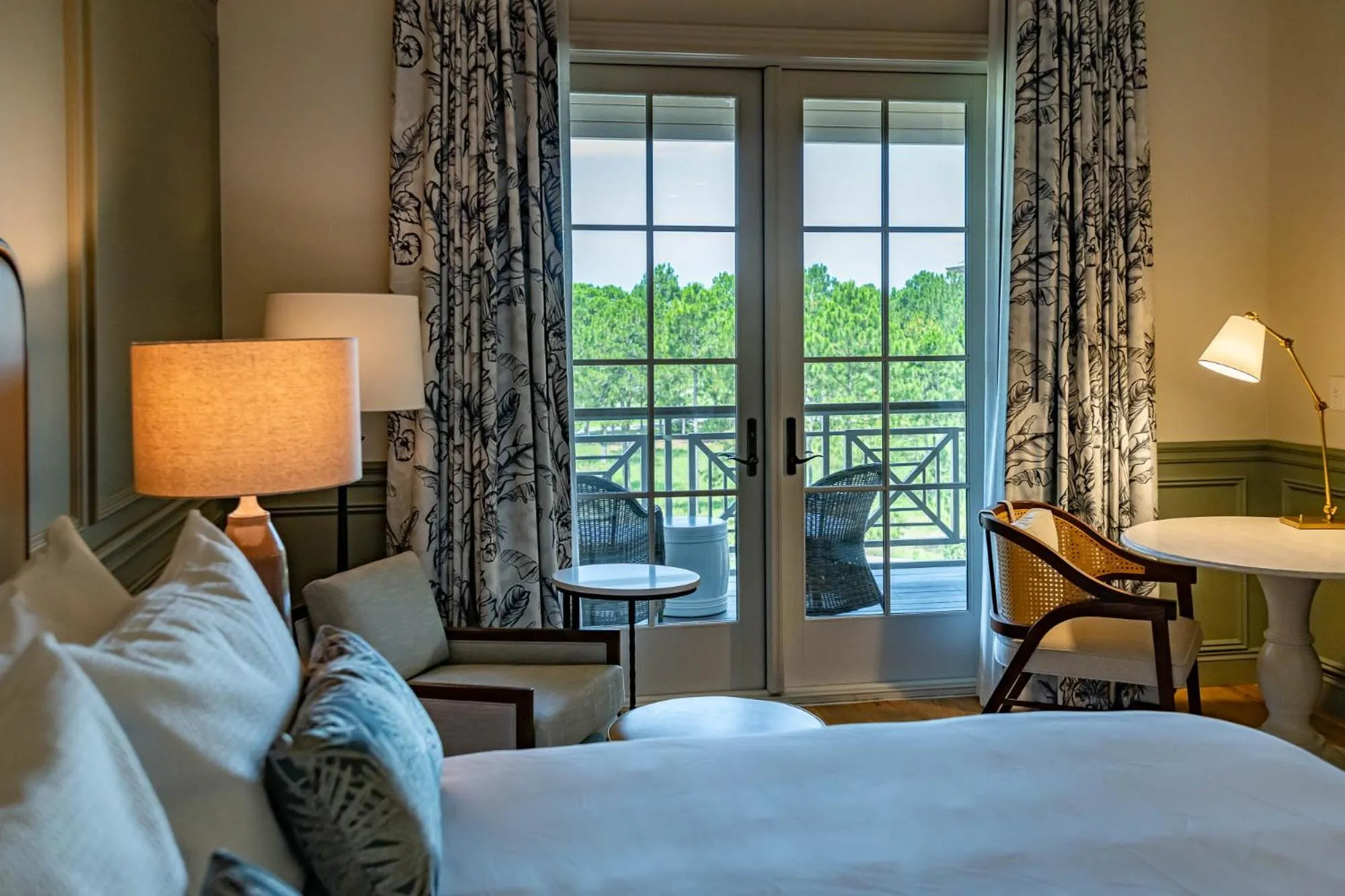 Balcony/Terrace, Bed in Camp Creek Inn