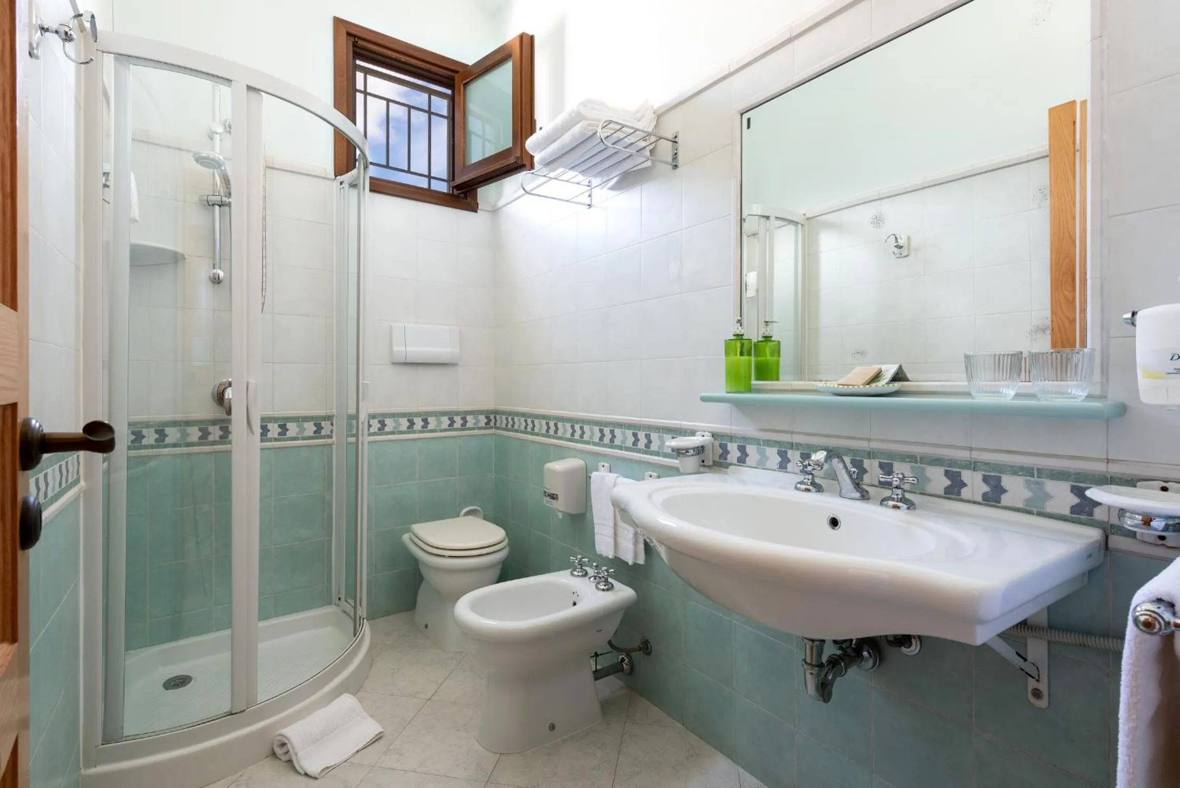 Bathroom in Hotel Sicilya