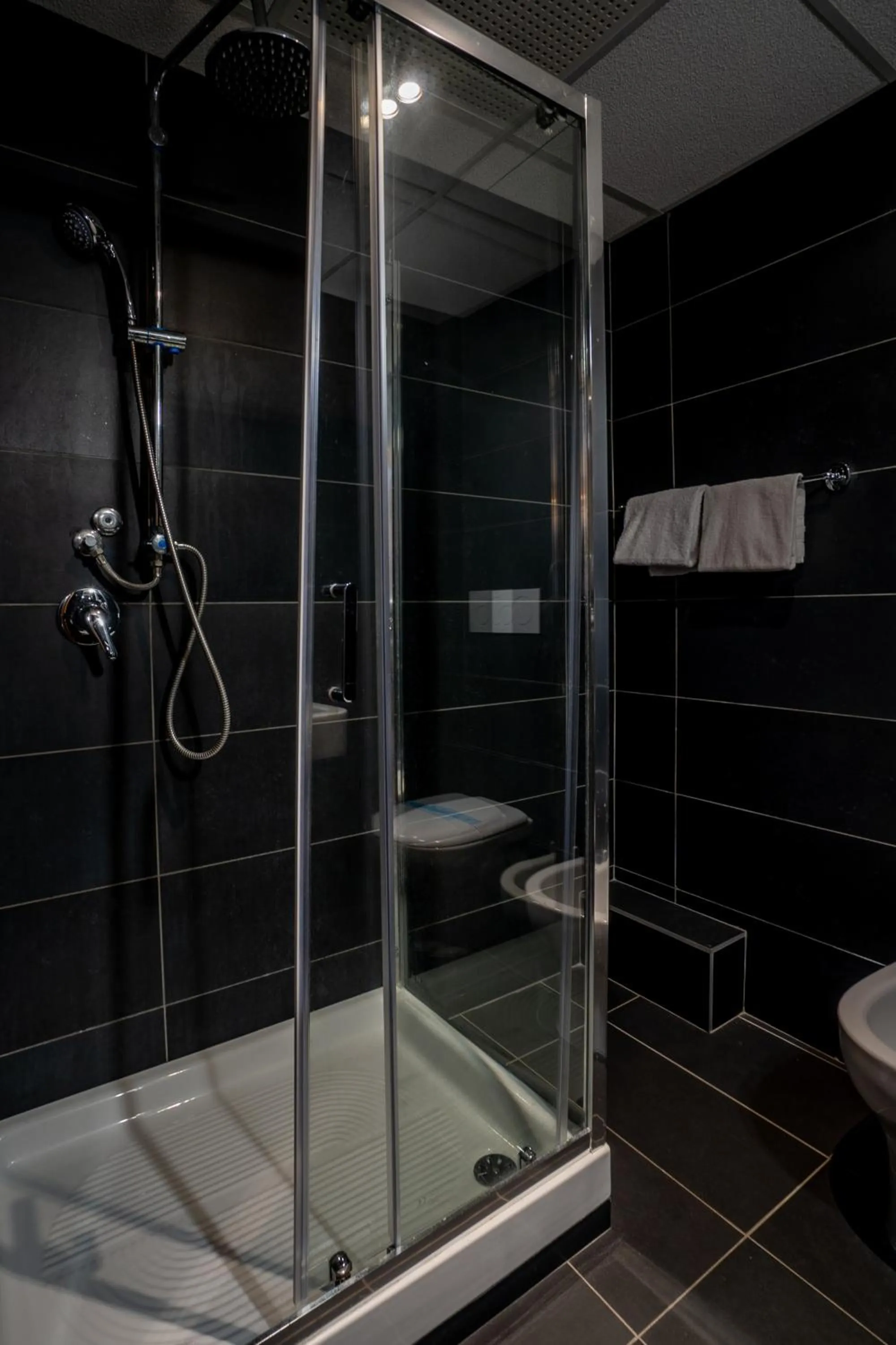 Shower in Hotel Gabriella