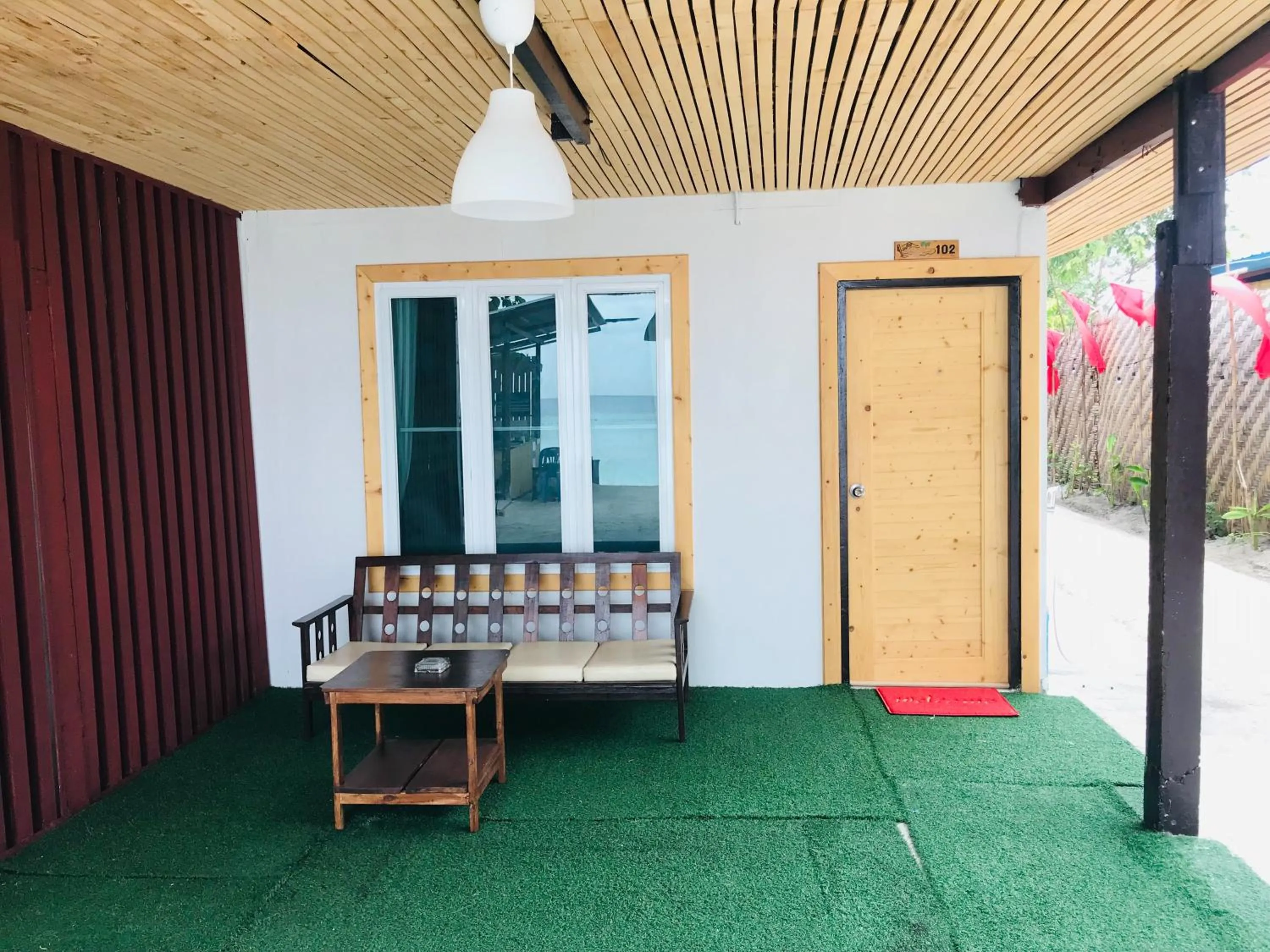Seating area in Lipe Garden Beach Resort