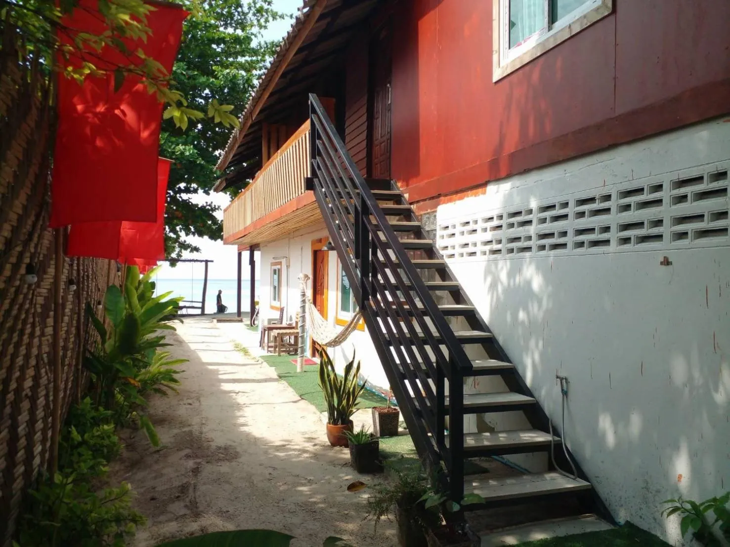 Property building in Lipe Garden Beach Resort