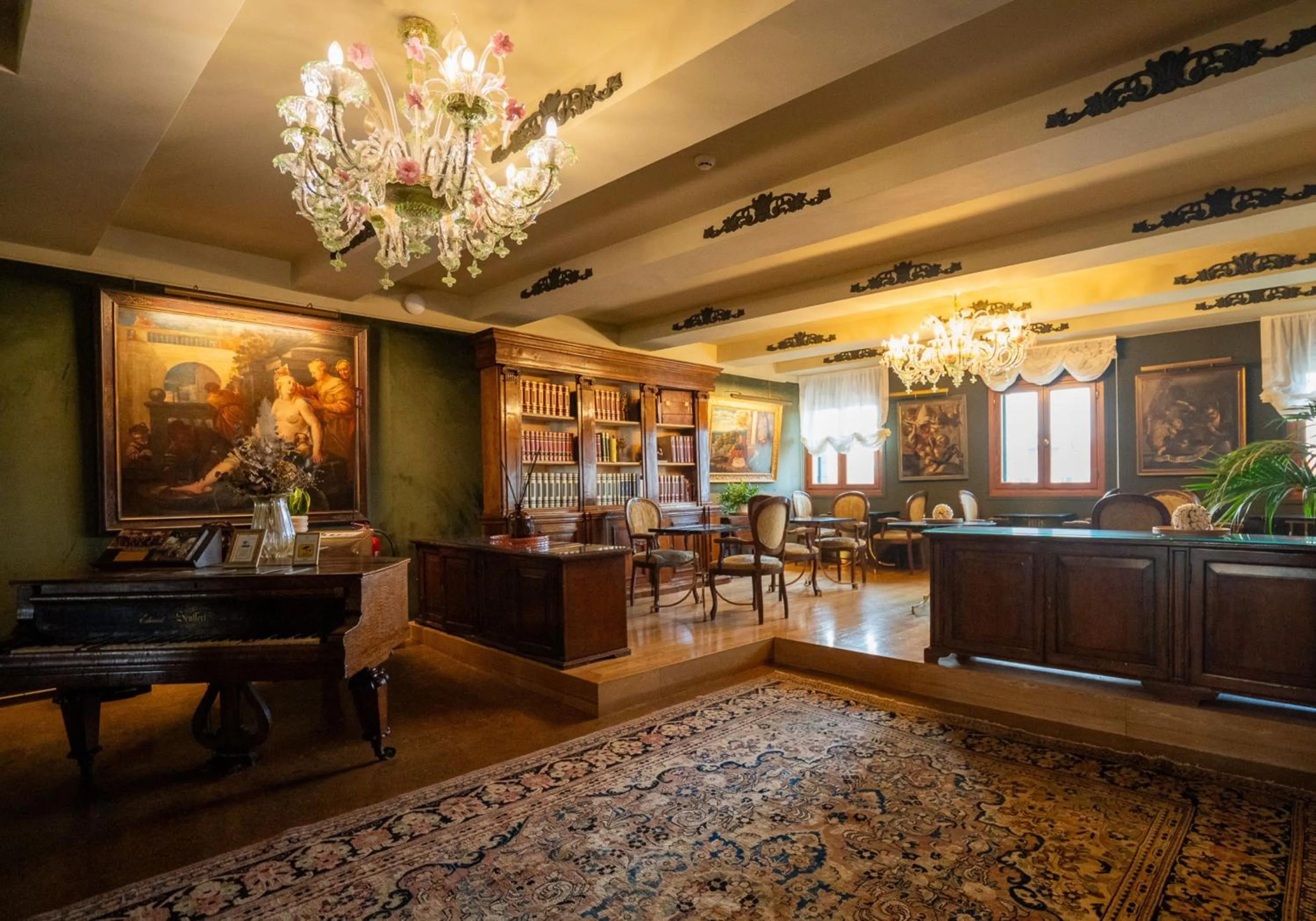 Communal lounge/ TV room in Palazzo Bembo - Exclusive Accommodation