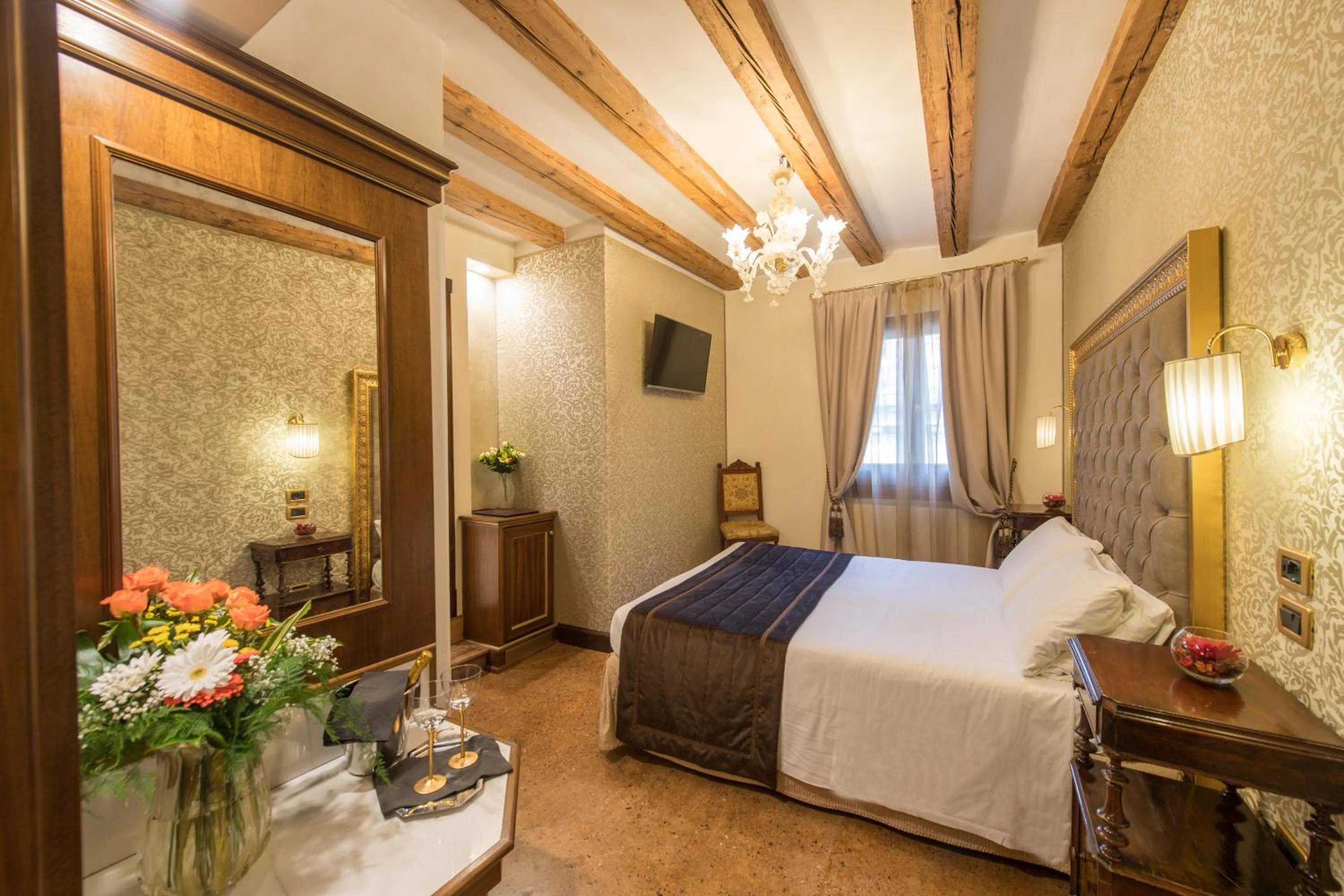 Bedroom, Bed in Palazzo Bembo - Exclusive Accommodation