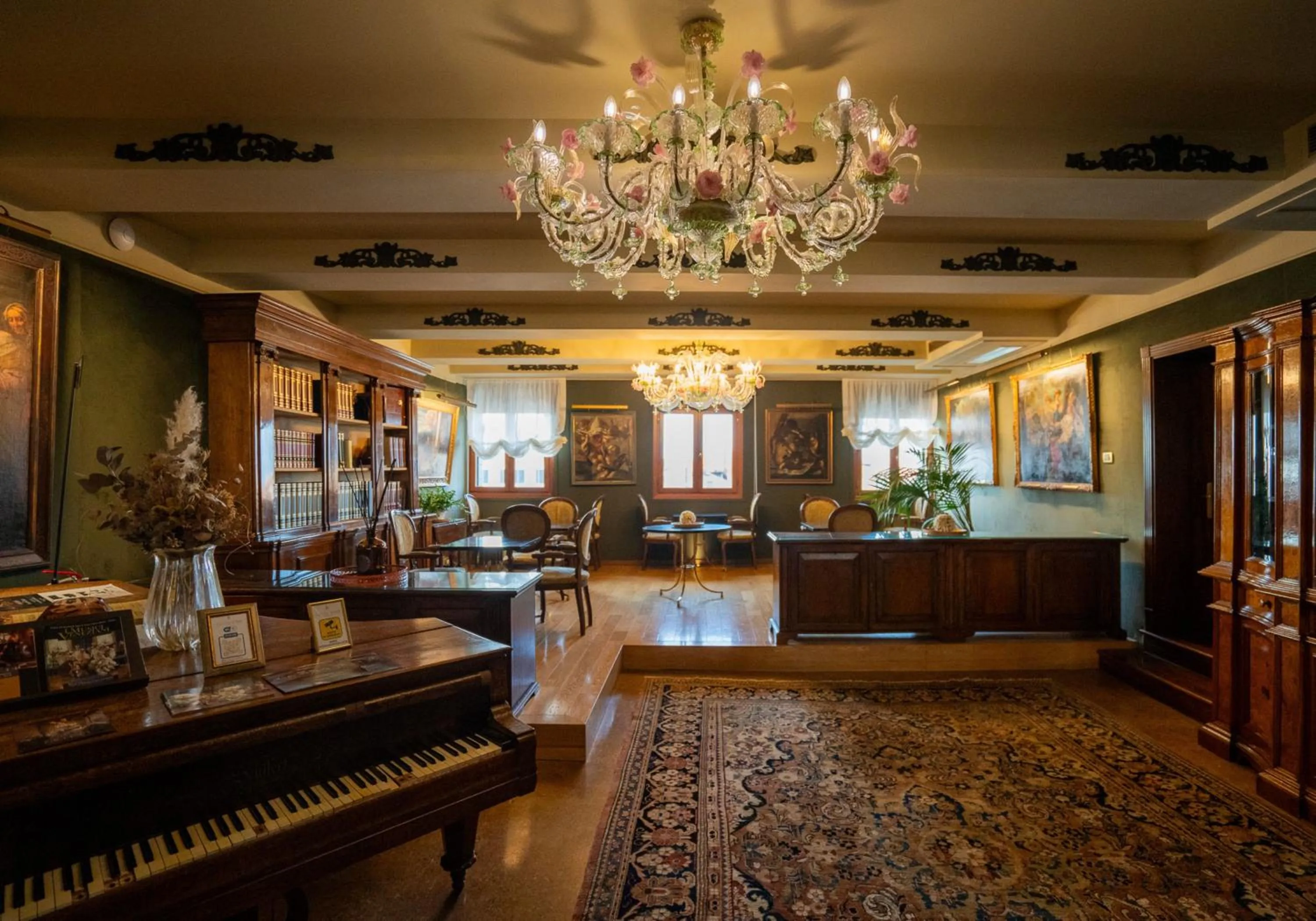 Communal lounge/ TV room in Palazzo Bembo - Exclusive Accommodation