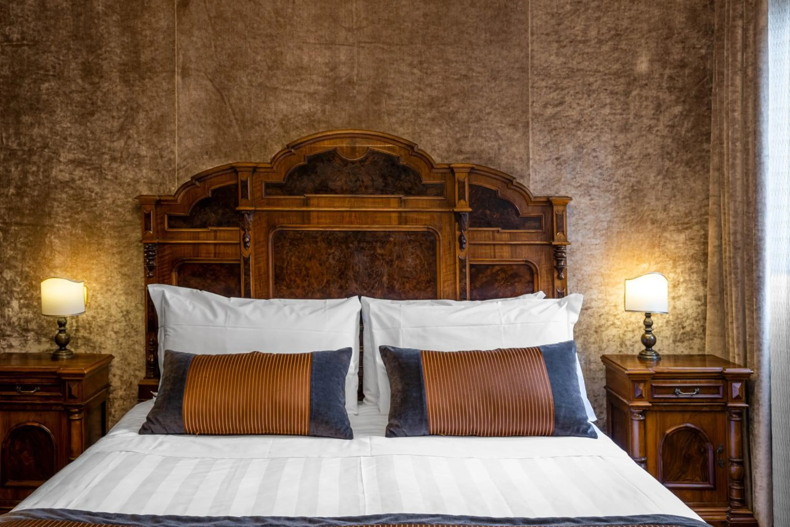 Bedroom, Bed in Palazzo Bembo - Exclusive Accommodation