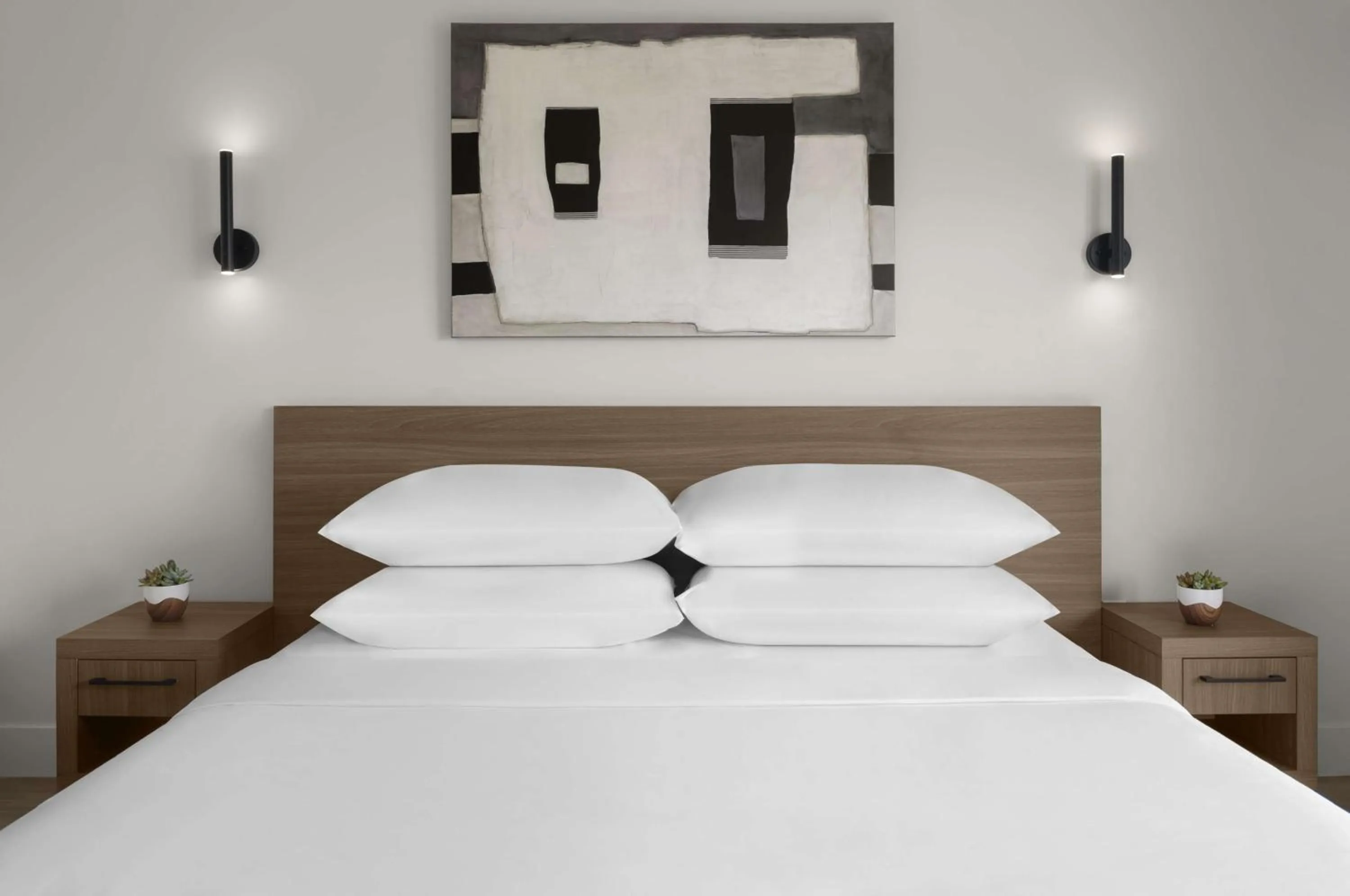 Bed in The Lum Hotel Los Angeles Stadium District