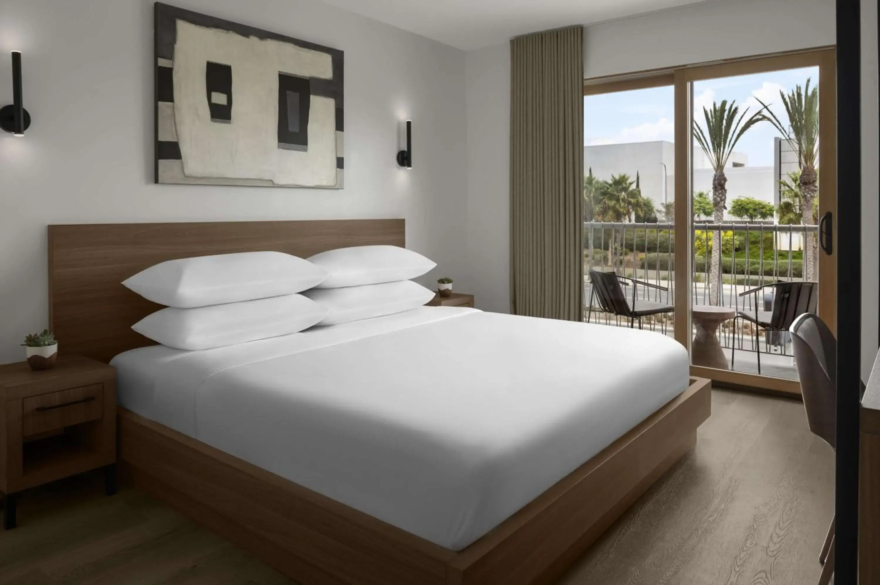 King Room with Patio - Ground Floor in The Lum Hotel Los Angeles Stadium District King Room with Patio - Ground Floor in The Lum Hotel Los Angeles Stadium District