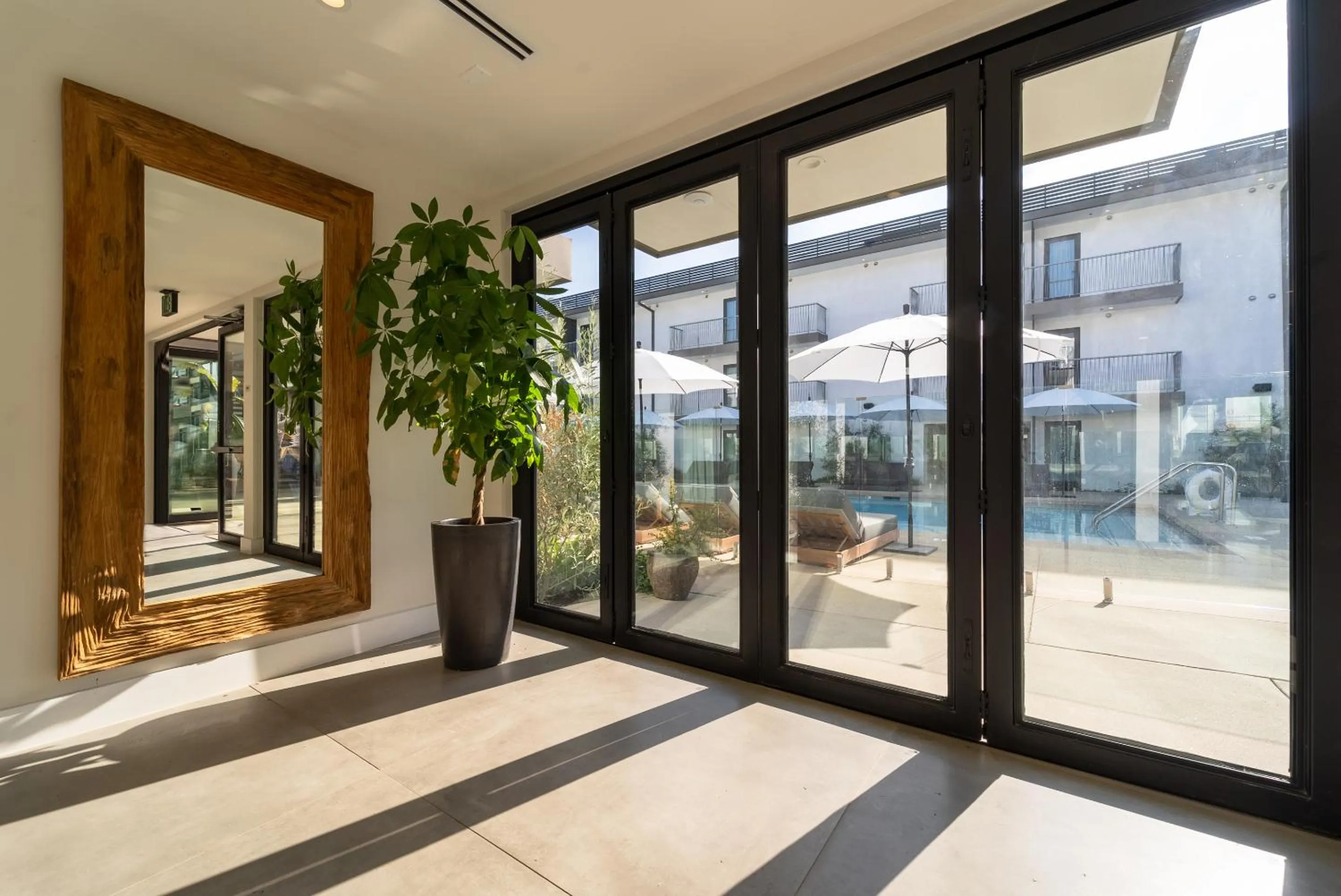 Lobby or reception in The Lum Hotel Los Angeles Stadium District