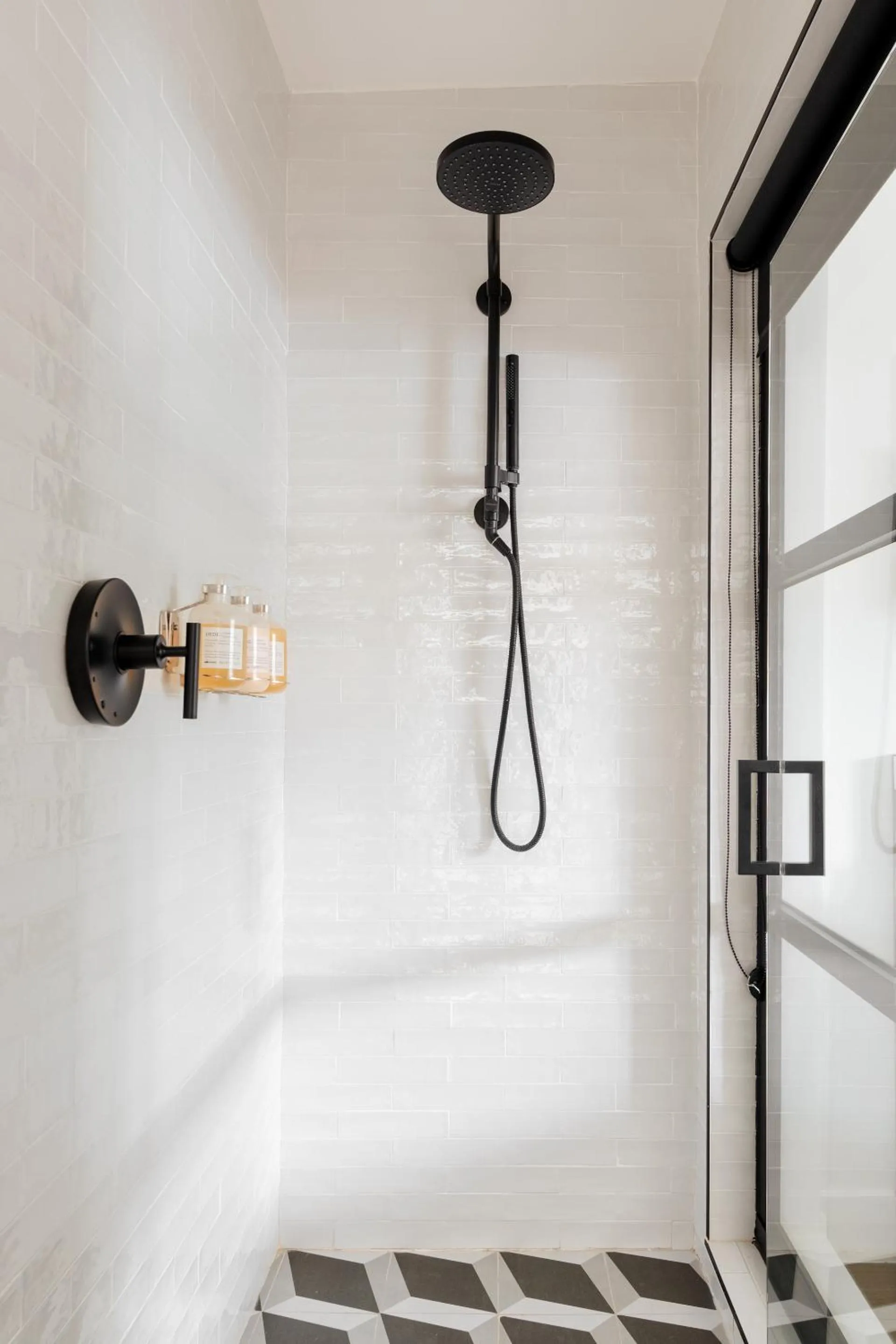 Bathroom in The Lum Hotel Los Angeles Stadium District