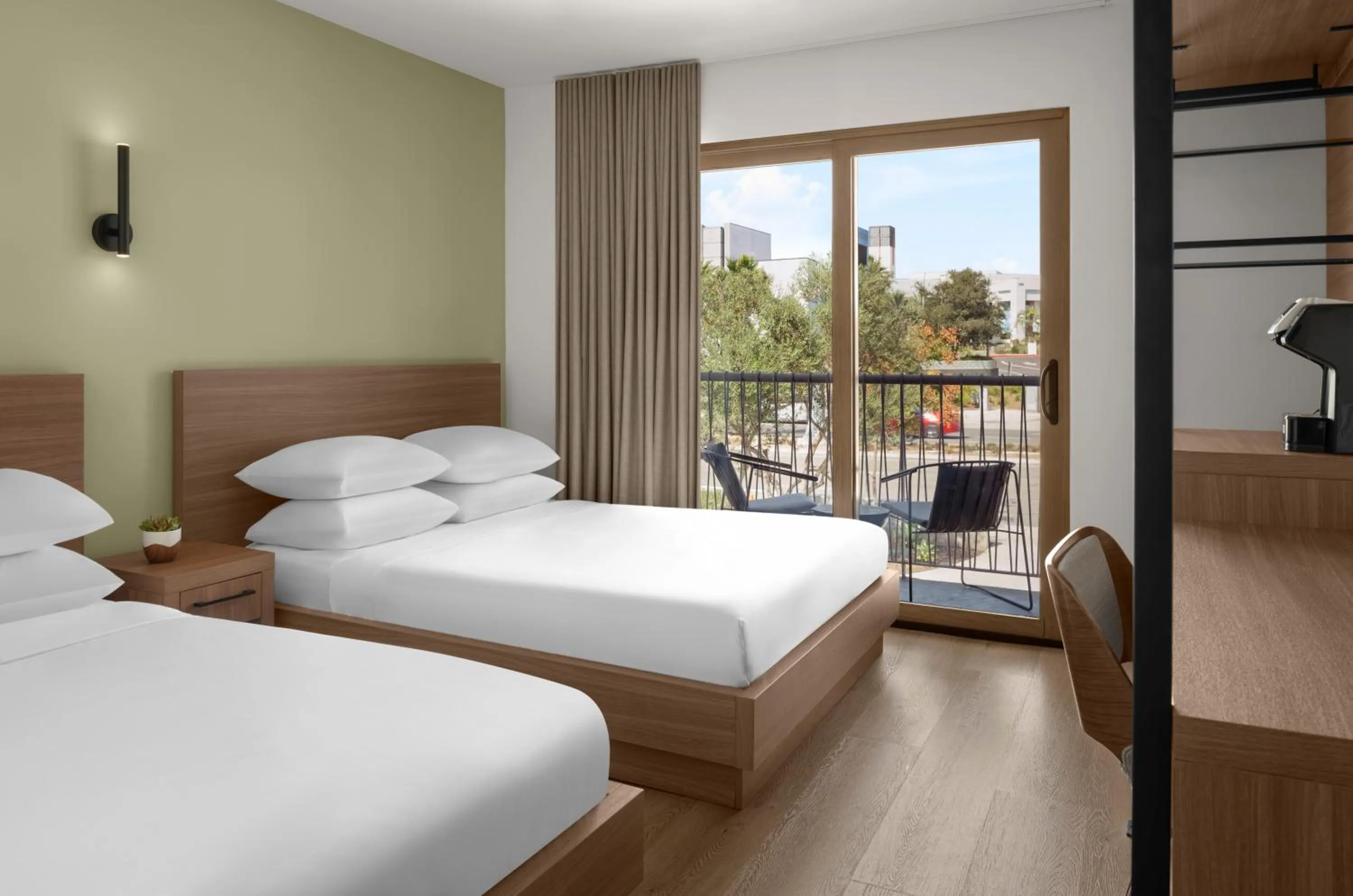 Patio, Bed in The Lum Hotel Los Angeles Stadium District