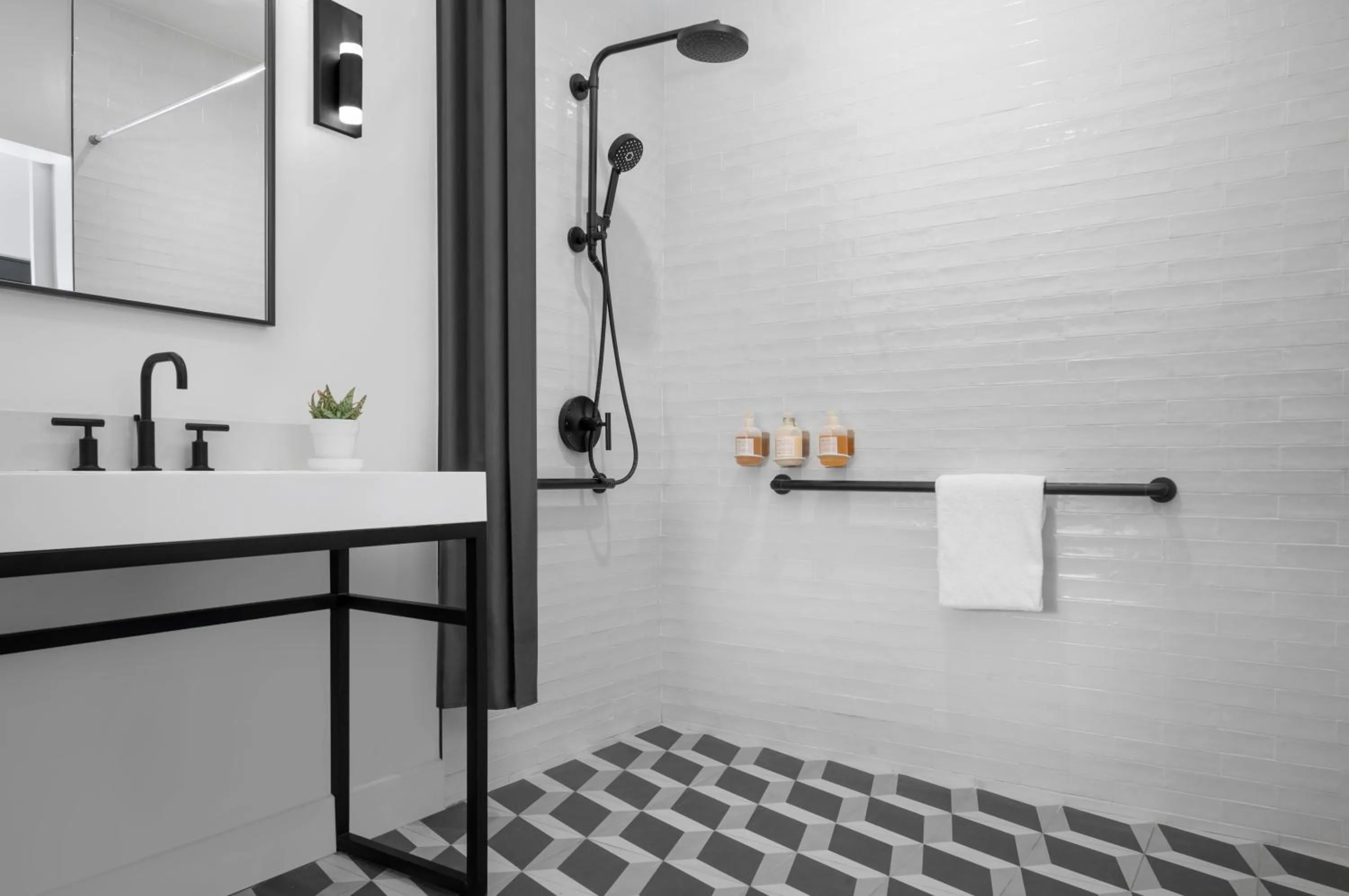 Bathroom in The Lum Hotel Los Angeles Stadium District