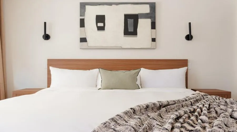 Bedroom, Bed in The Lum Hotel Los Angeles Stadium District