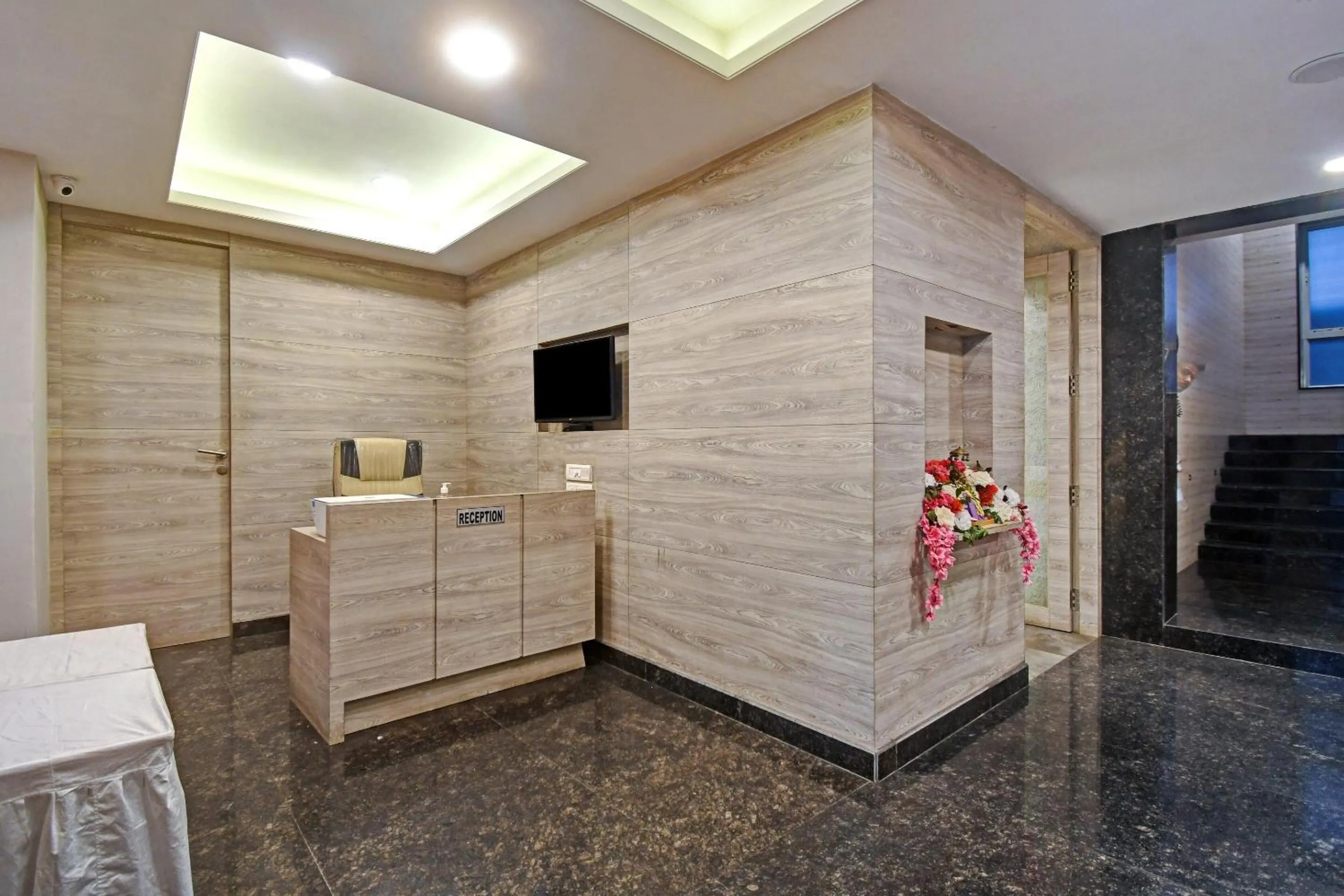 Lobby or reception in Super Townhouse Hotel All In One Near City Centre Salt Lake