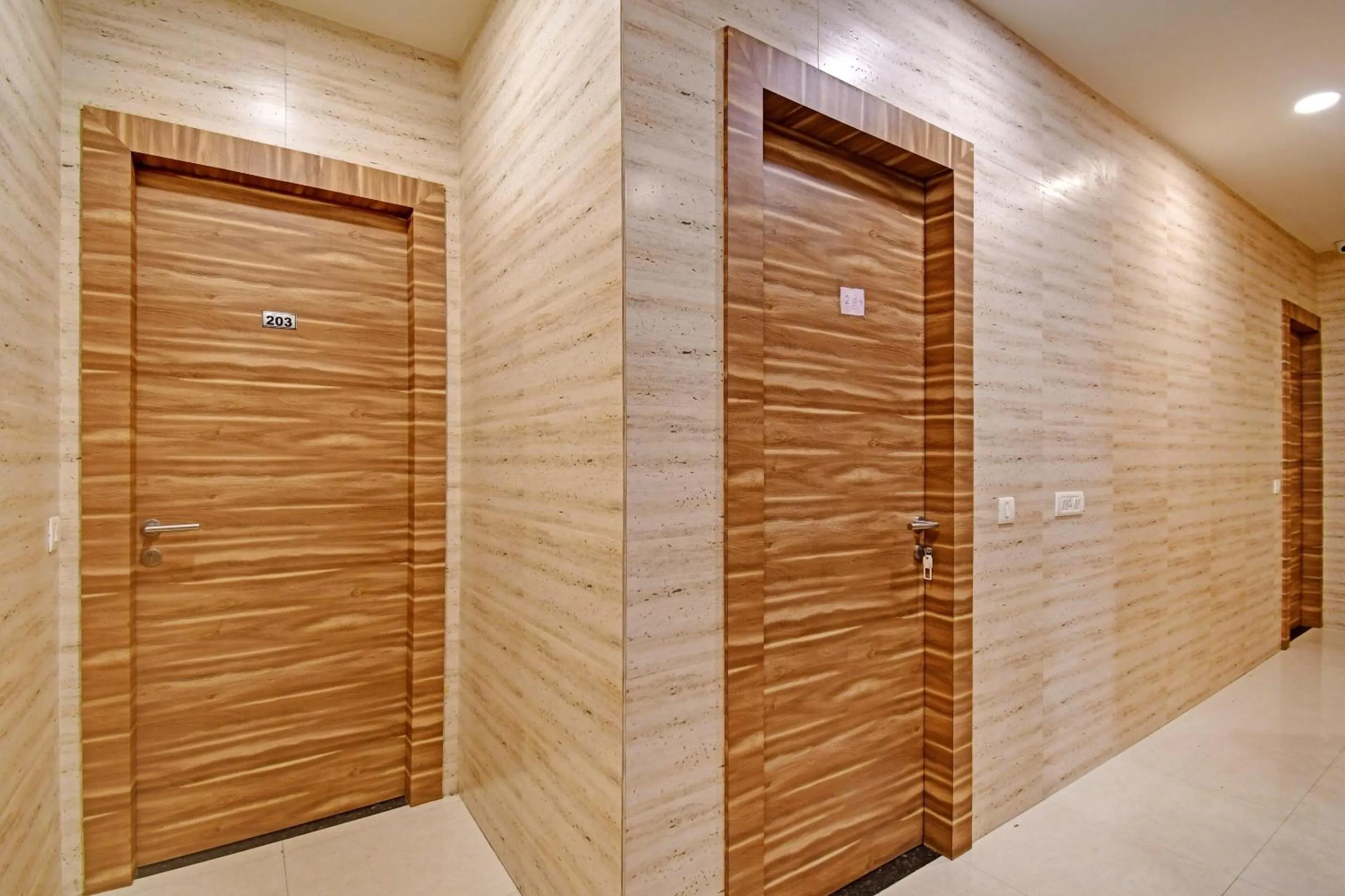 Lobby or reception in Super Townhouse Hotel All In One Near City Centre Salt Lake