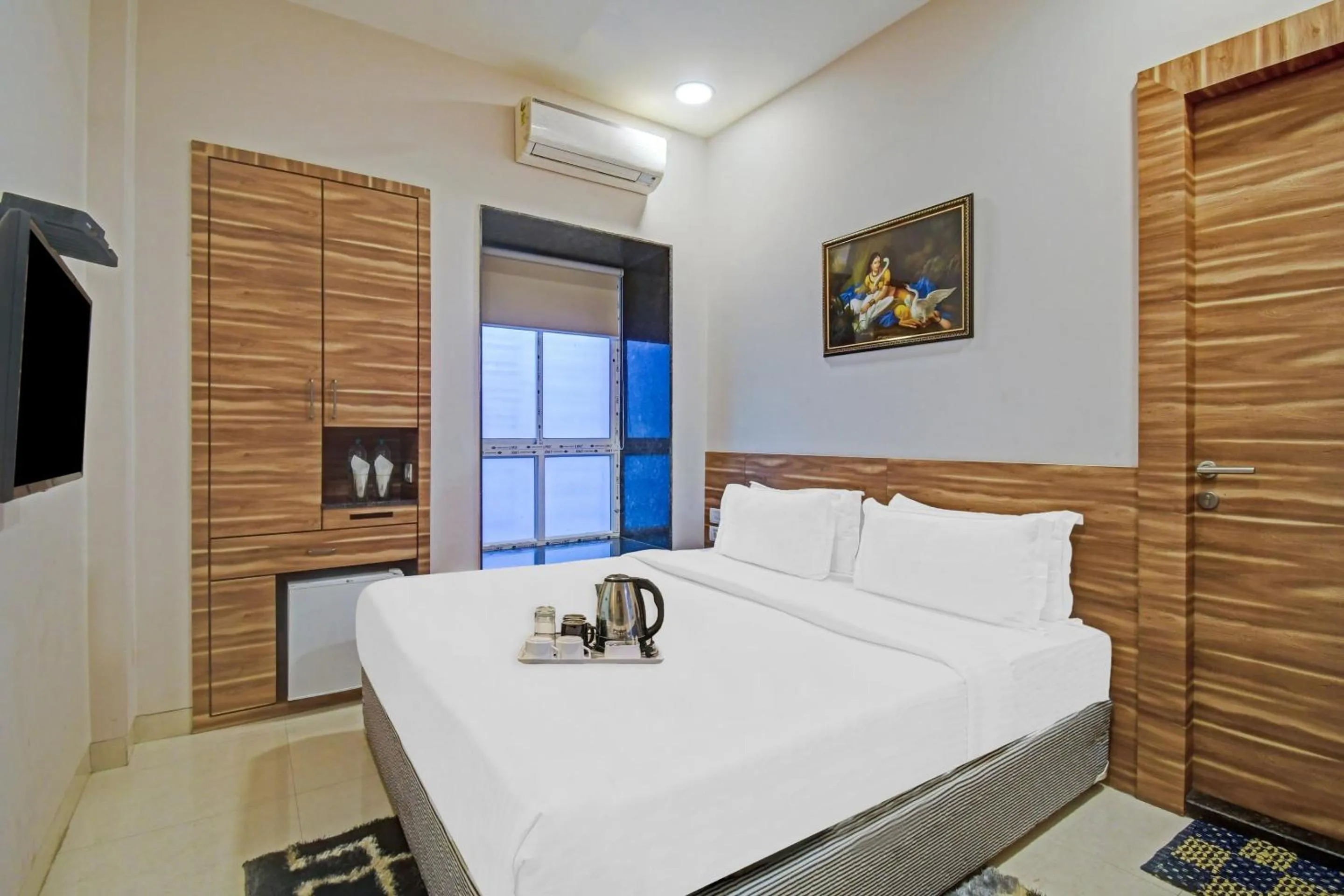 Bedroom, Bed in Super Townhouse Hotel All In One Near City Centre Salt Lake