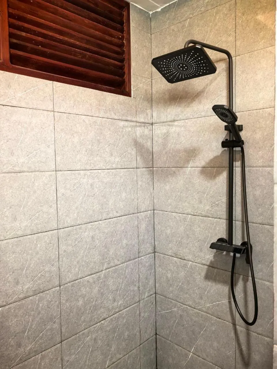 Shower in Lazy Beach