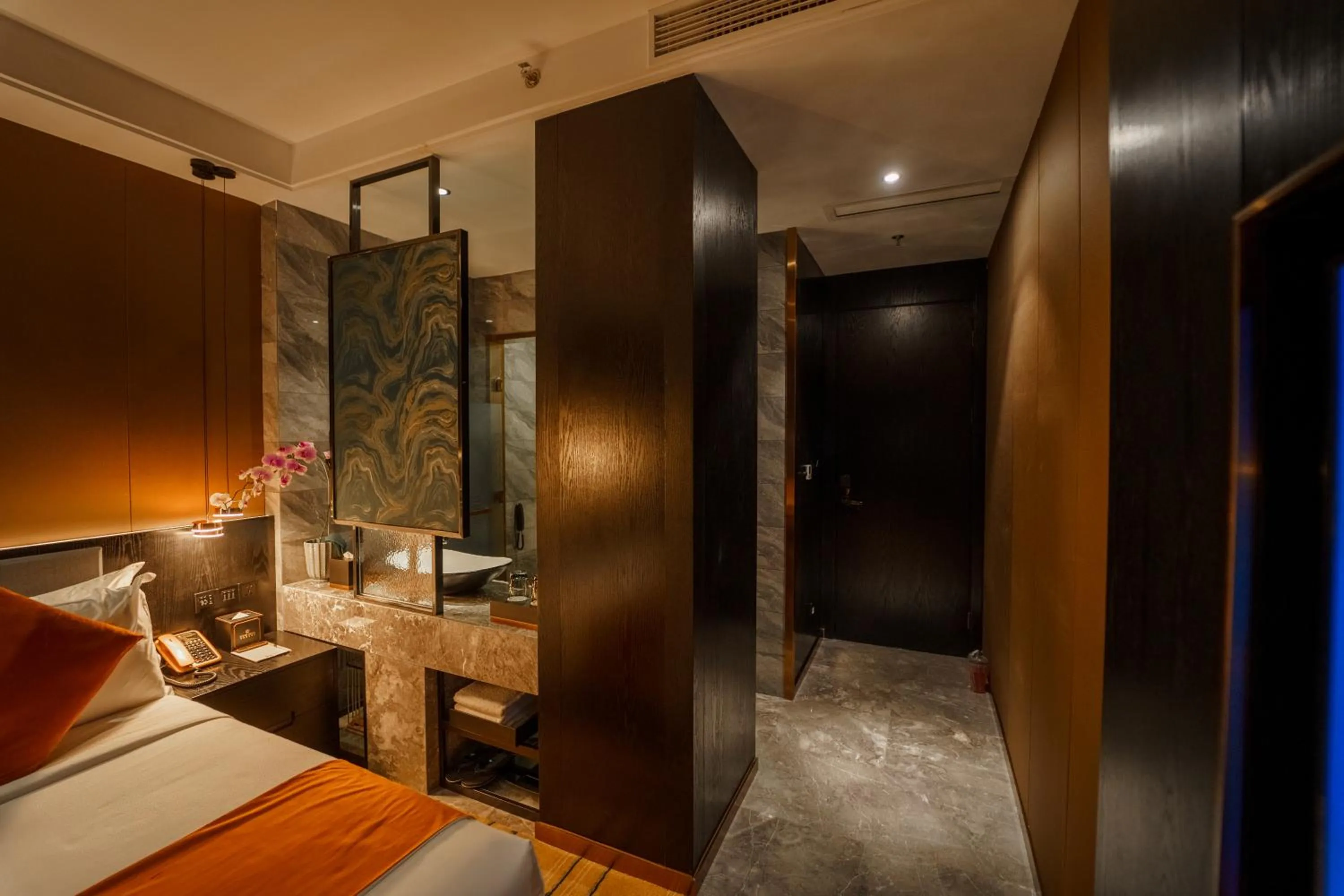 Steam room, Bed in OCEAN HOTEL