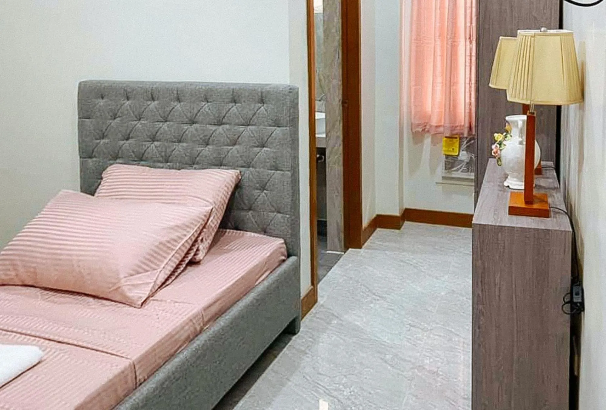 Bed in Leonila's Travellers Inn