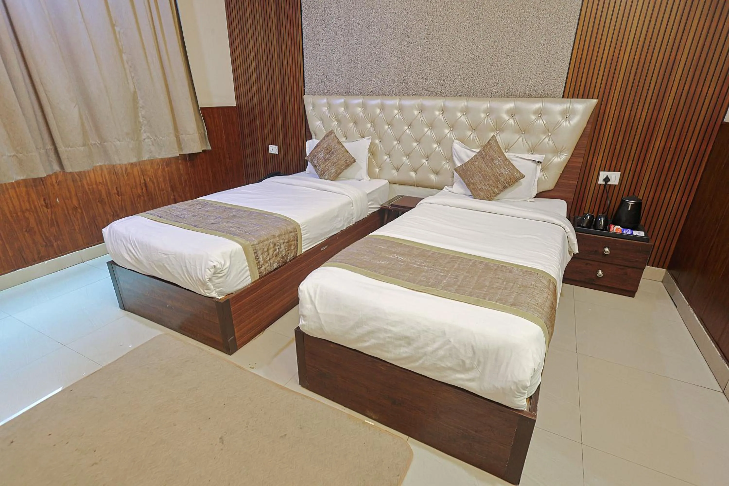 Bed in Hotel The Leaf - Gomti Nagar Lucknow