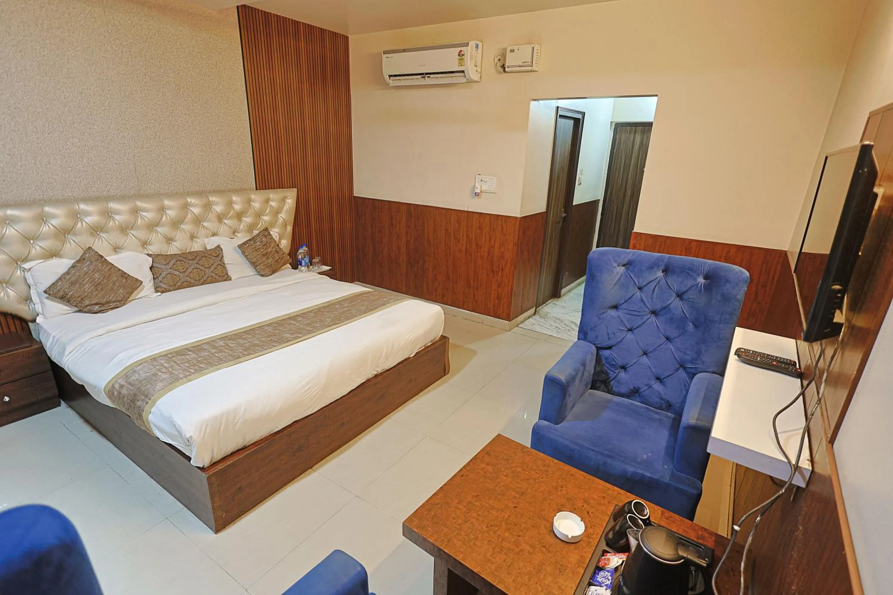 Bed in Hotel The Leaf - Gomti Nagar Lucknow
