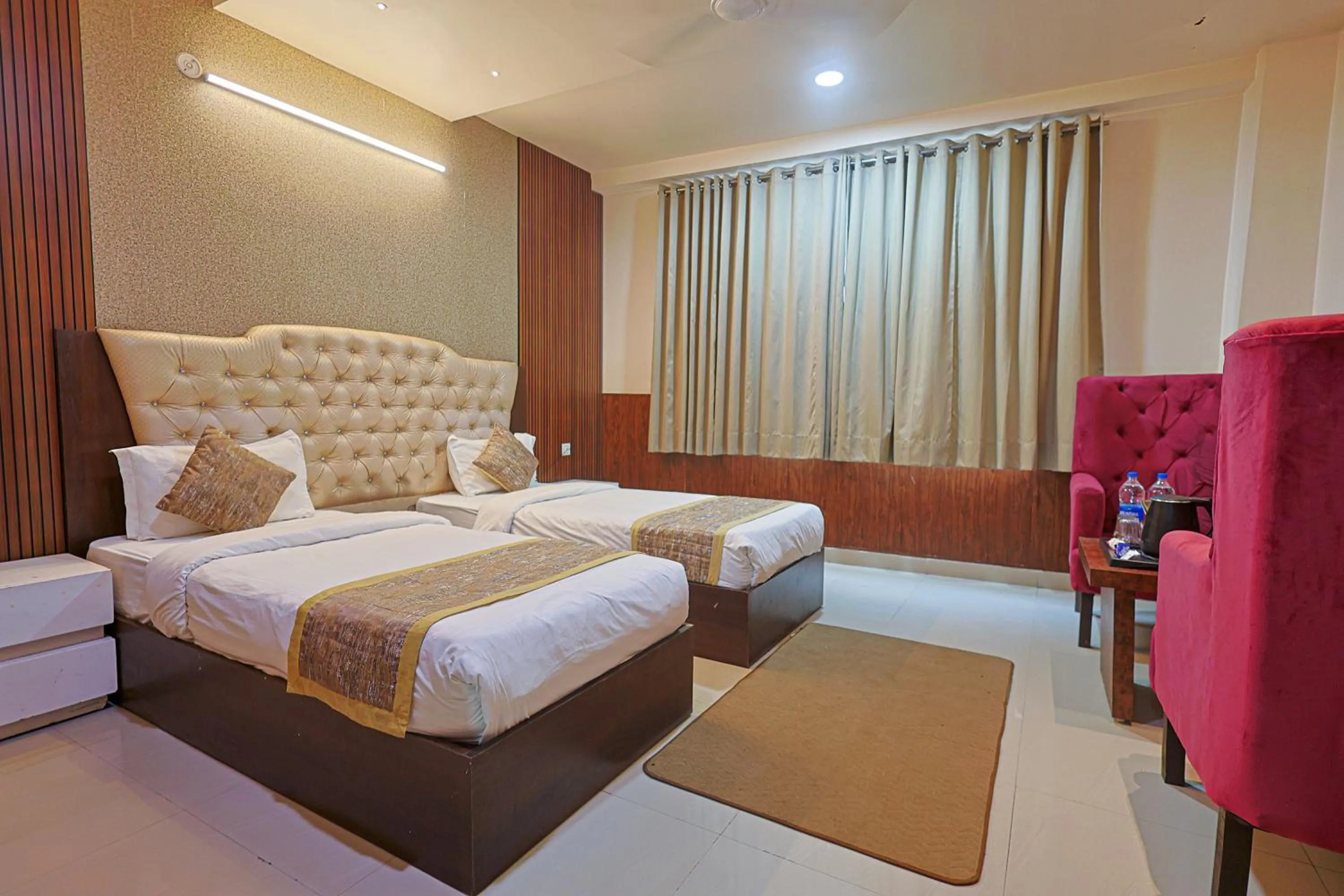 Bed in Hotel The Leaf - Gomti Nagar Lucknow