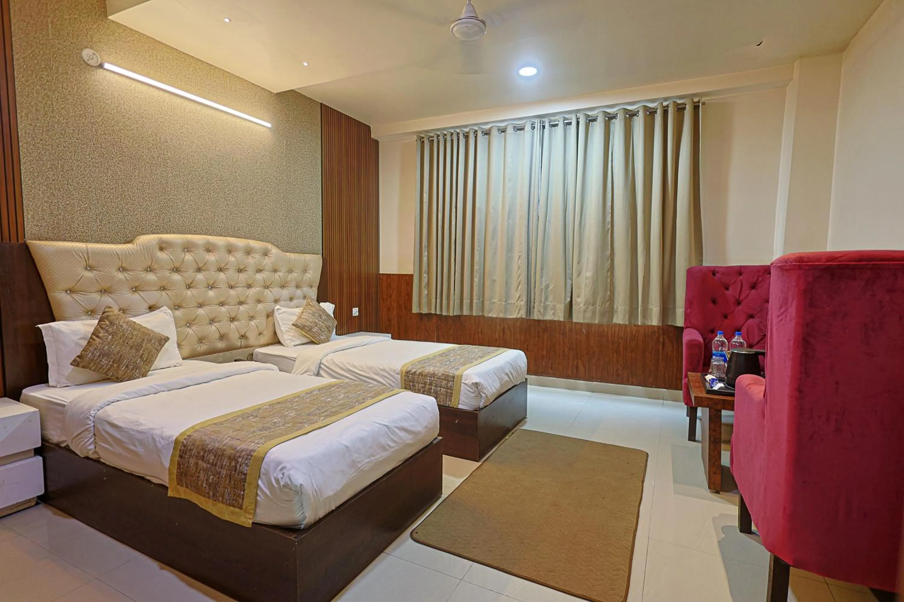 Bed in Hotel The Leaf - Gomti Nagar Lucknow