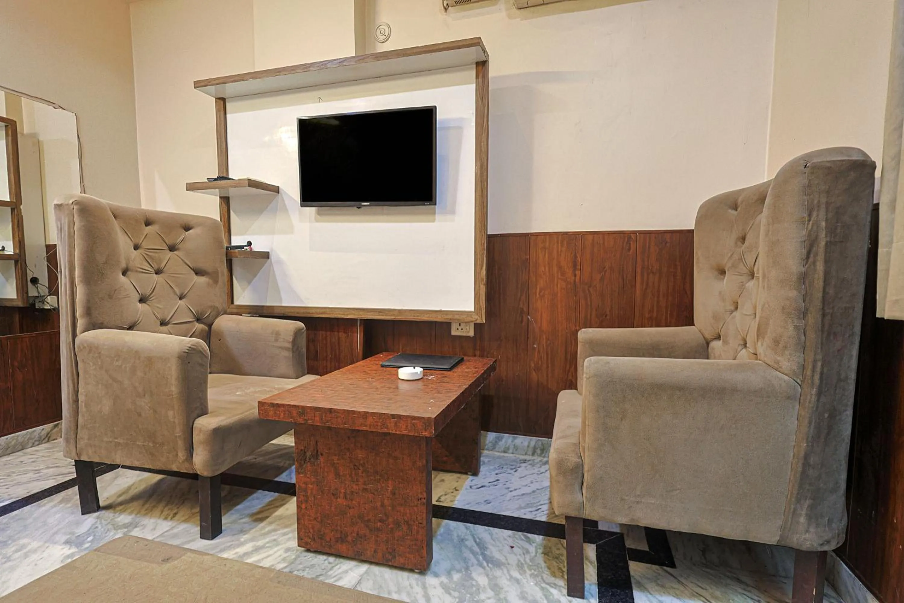 Hotel The Leaf - Gomti Nagar Lucknow