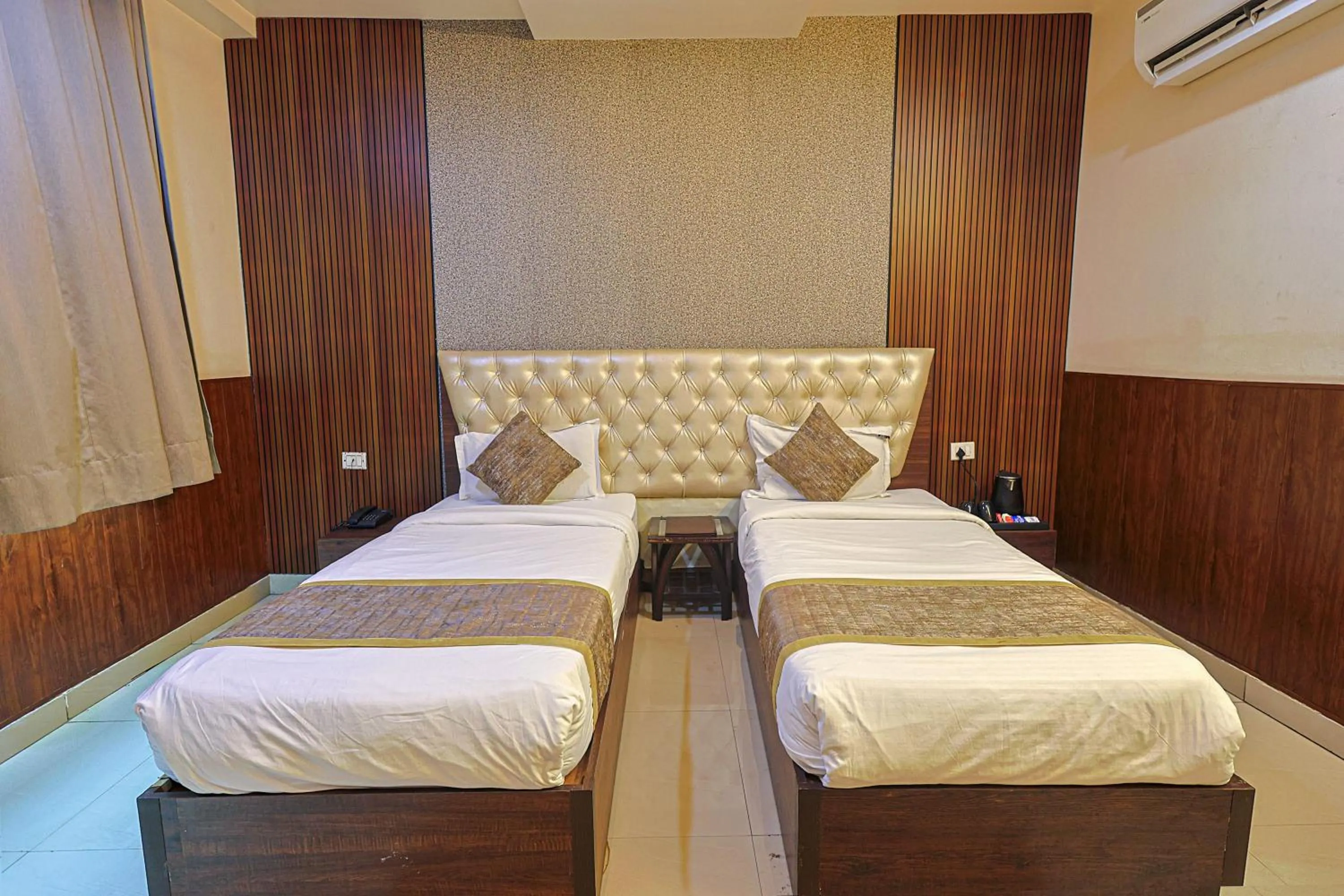 Bed in Hotel The Leaf - Gomti Nagar Lucknow