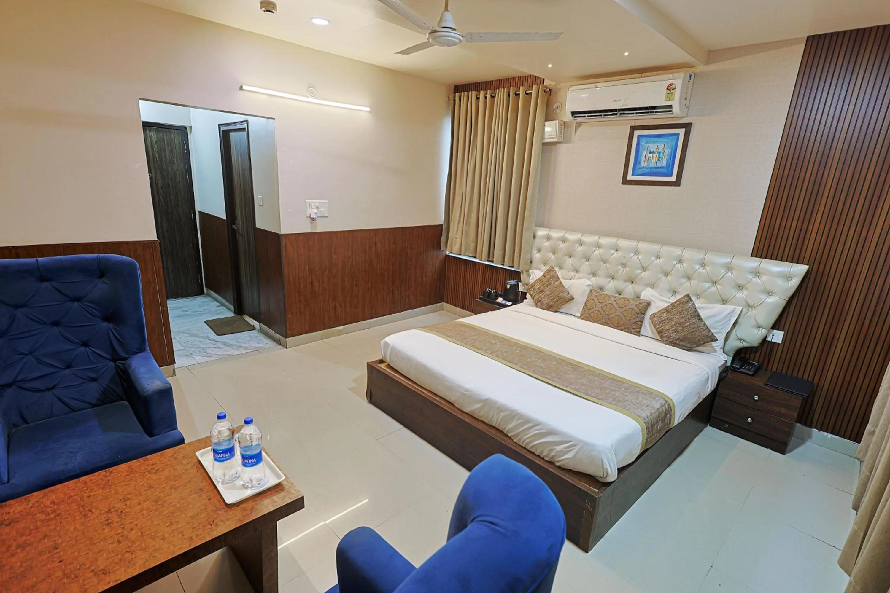 Bed in Hotel The Leaf - Gomti Nagar Lucknow