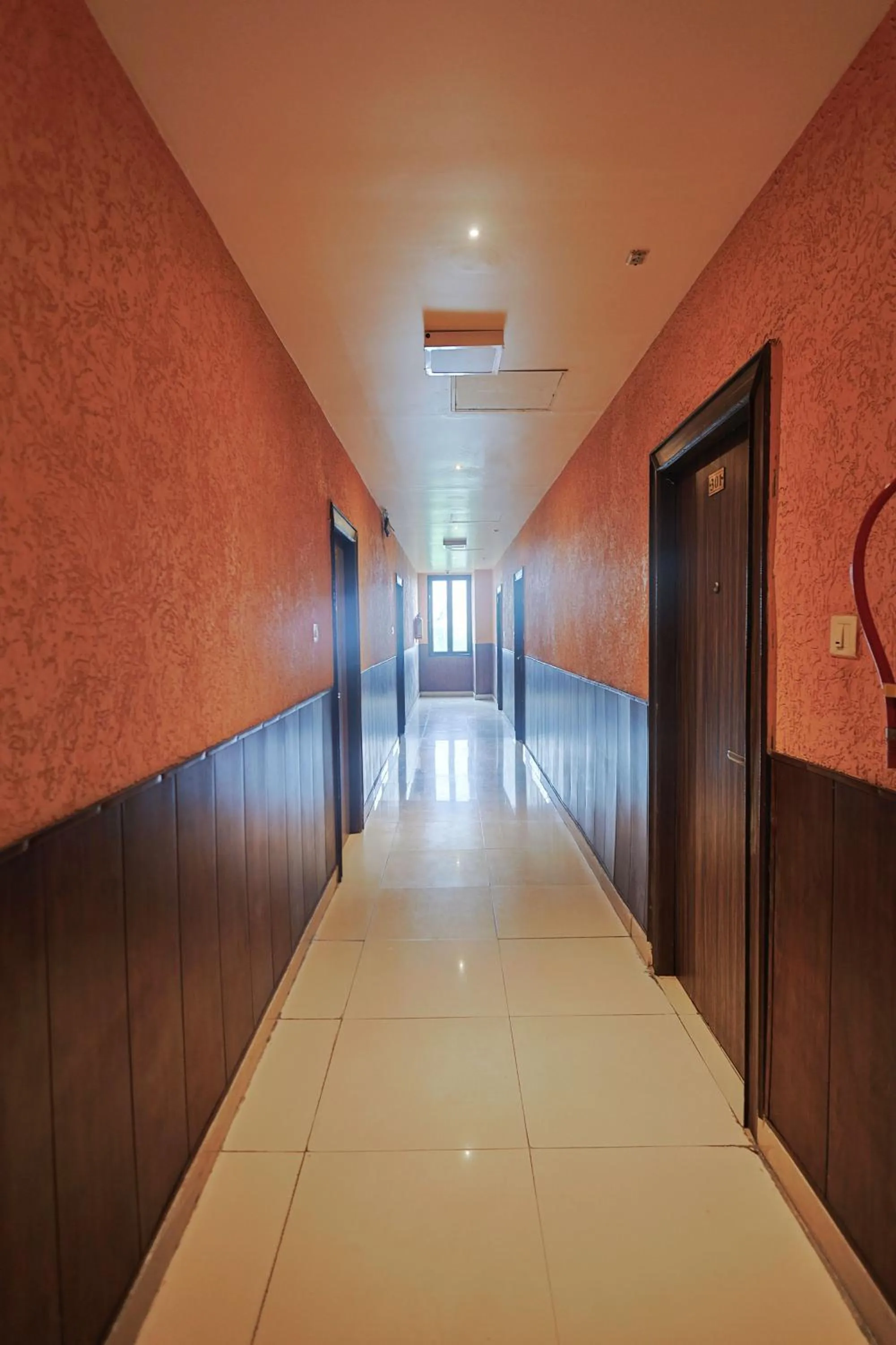 Hotel The Leaf - Gomti Nagar Lucknow