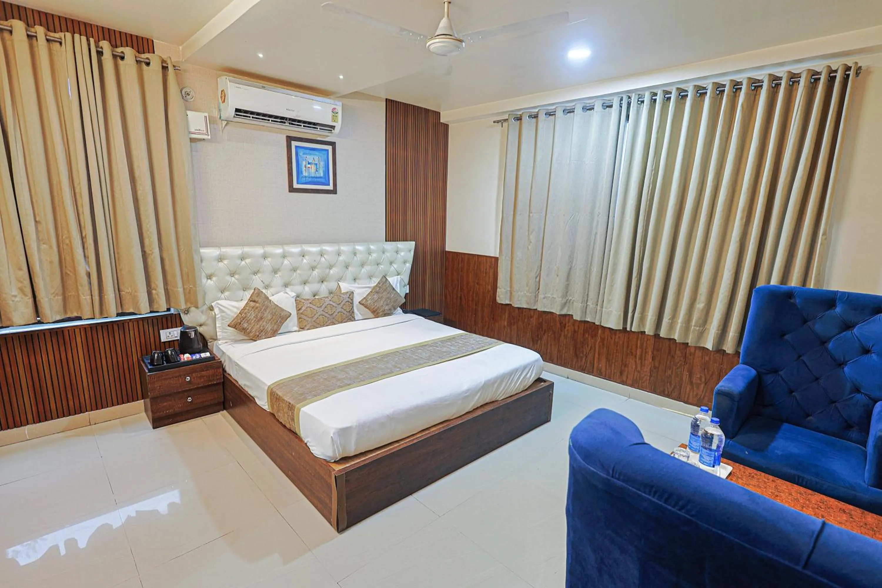 Bed in Hotel The Leaf - Gomti Nagar Lucknow
