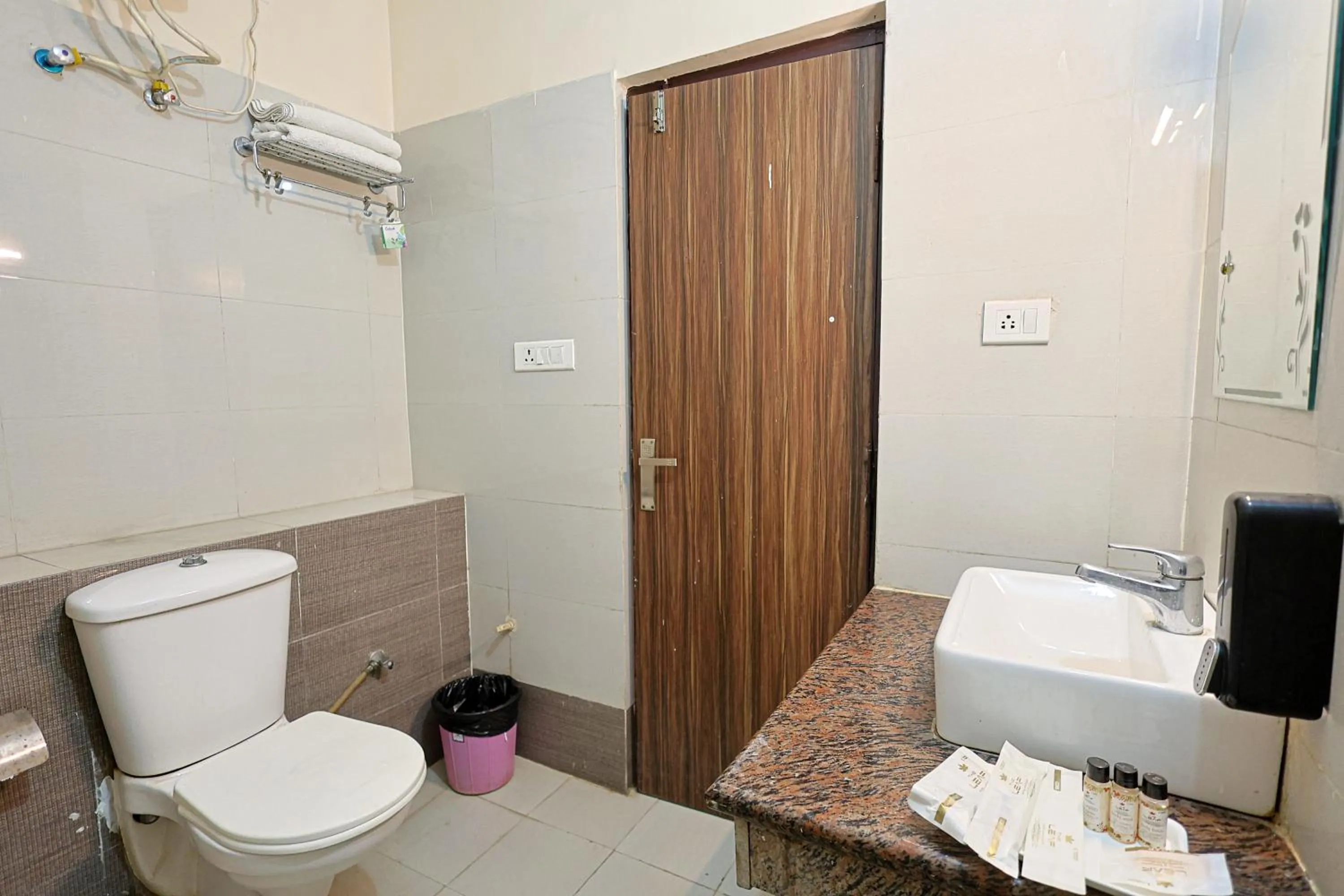 Hotel The Leaf - Gomti Nagar Lucknow