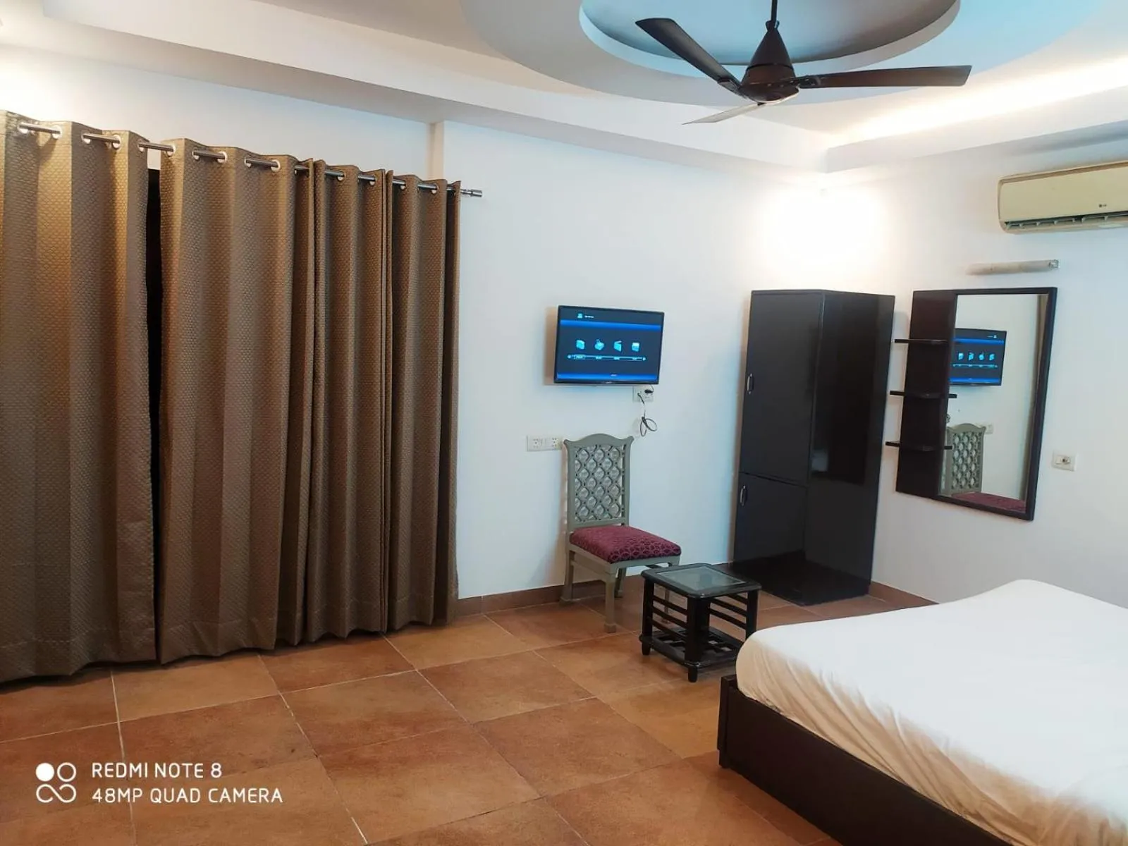 Bed in Hotel Delhi Airport Plaza IGI Airport , Free Airport Pickup