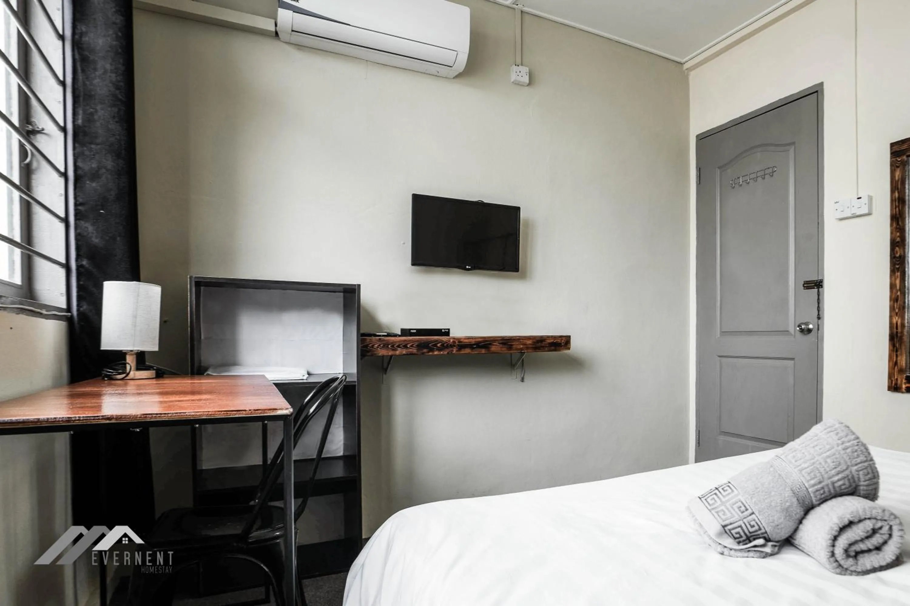 TV and multimedia, Bed in Permaisuri Homestay by Evernent