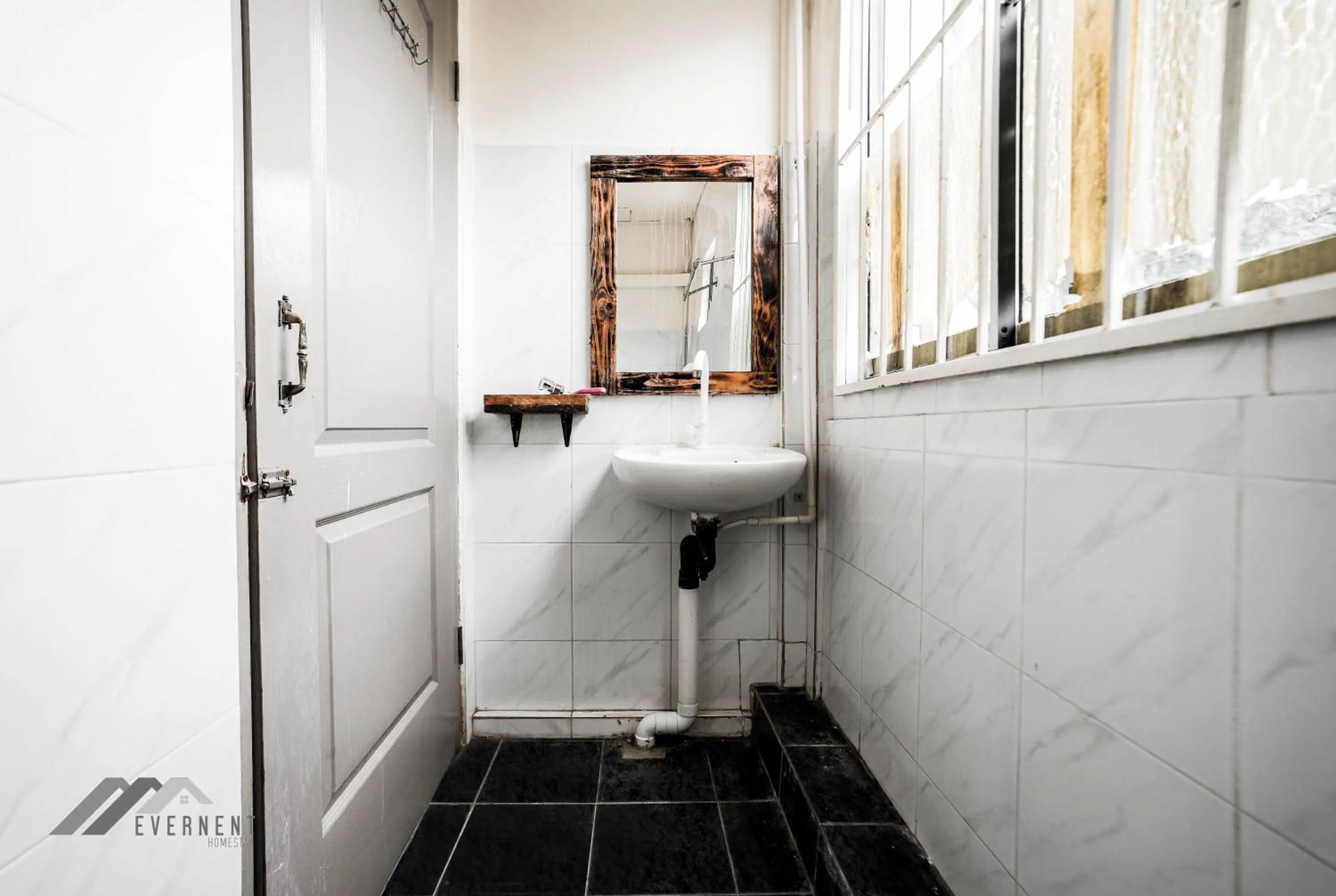 Bathroom in Permaisuri Homestay by Evernent