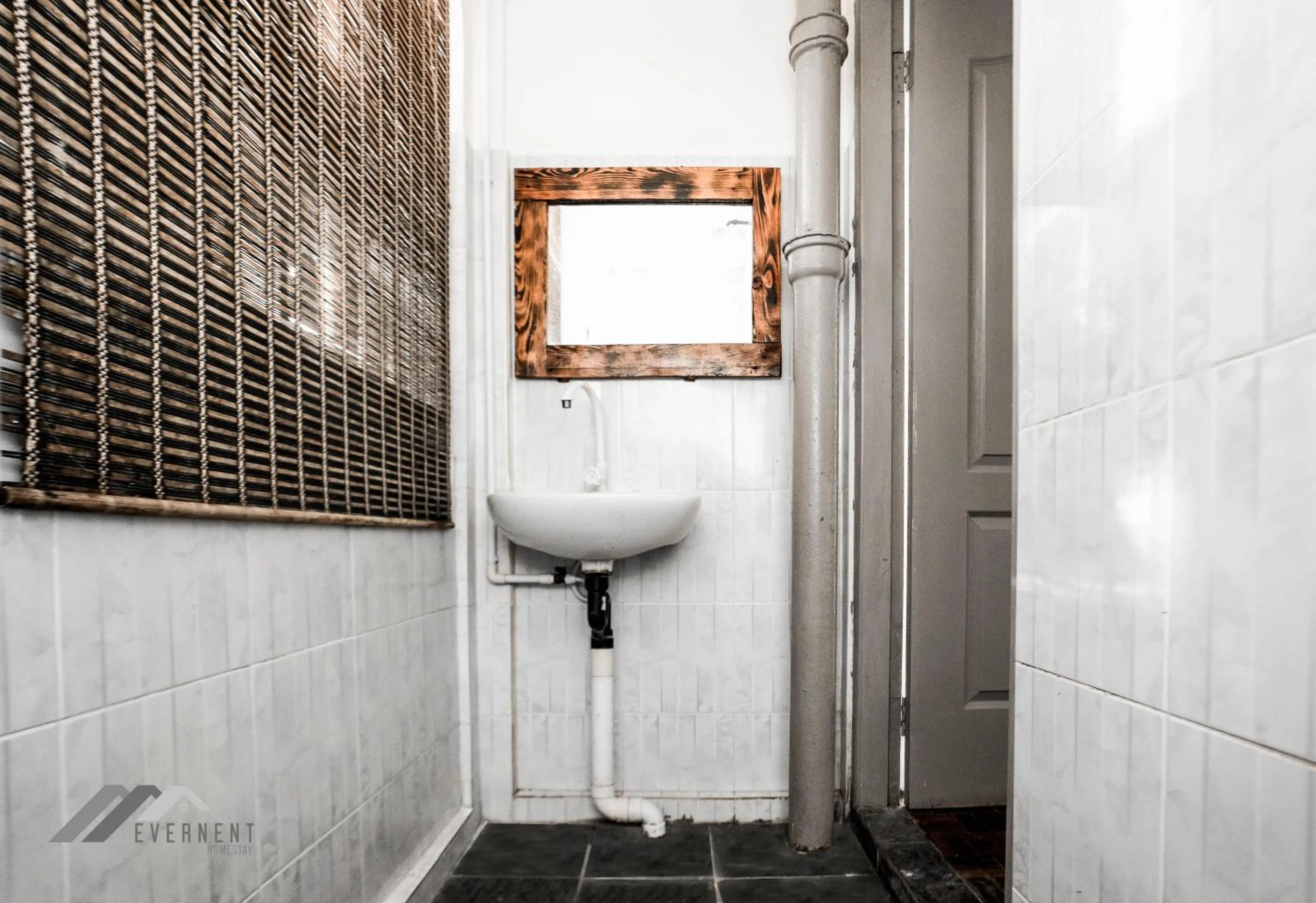 Bathroom in Permaisuri Homestay by Evernent