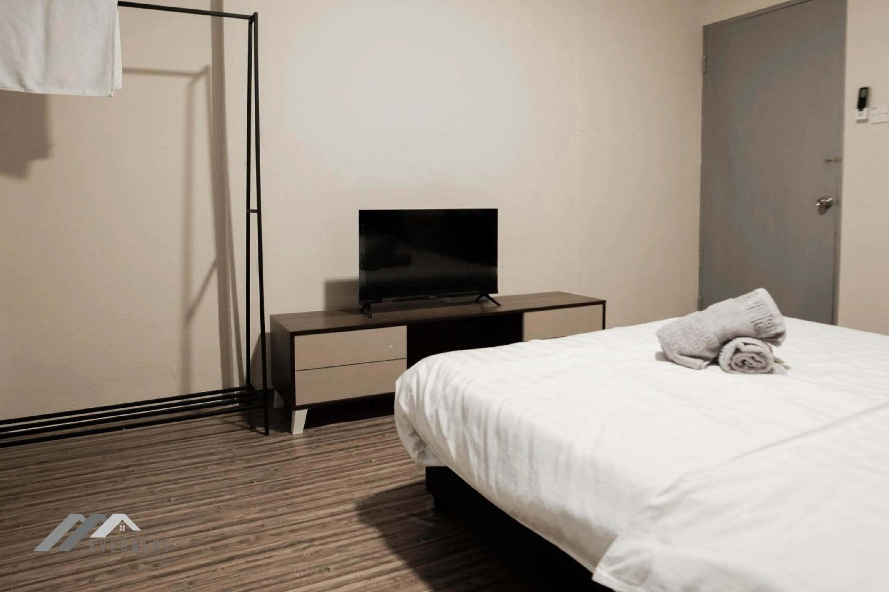 TV and multimedia, Bed in Permaisuri Homestay by Evernent