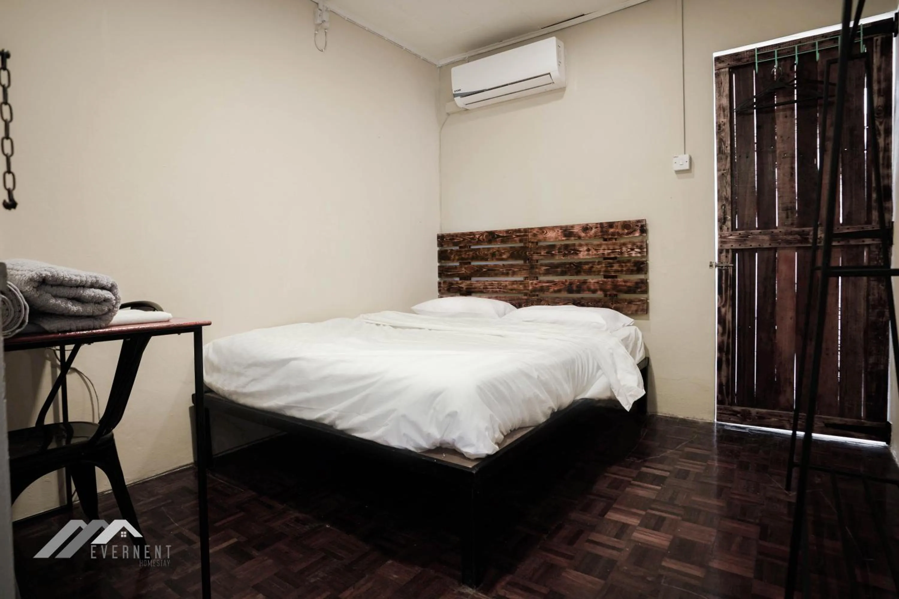 Bed in Permaisuri Homestay by Evernent