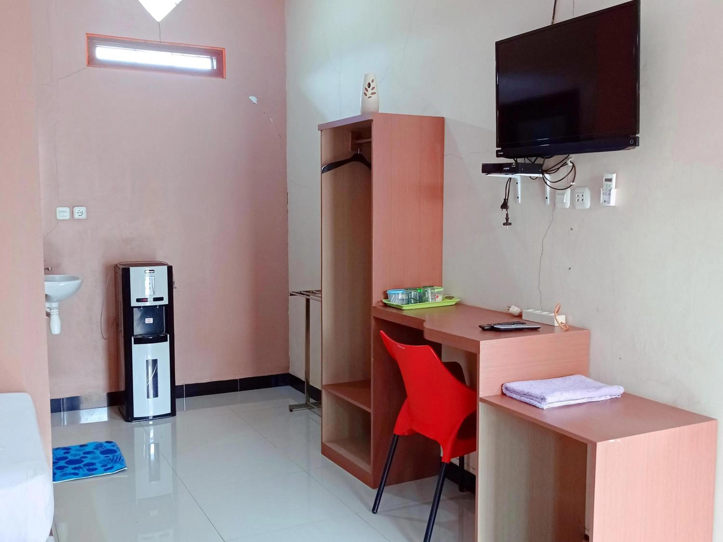 TV and multimedia in RedDoorz Syariah Near Danau Tes Bengkulu