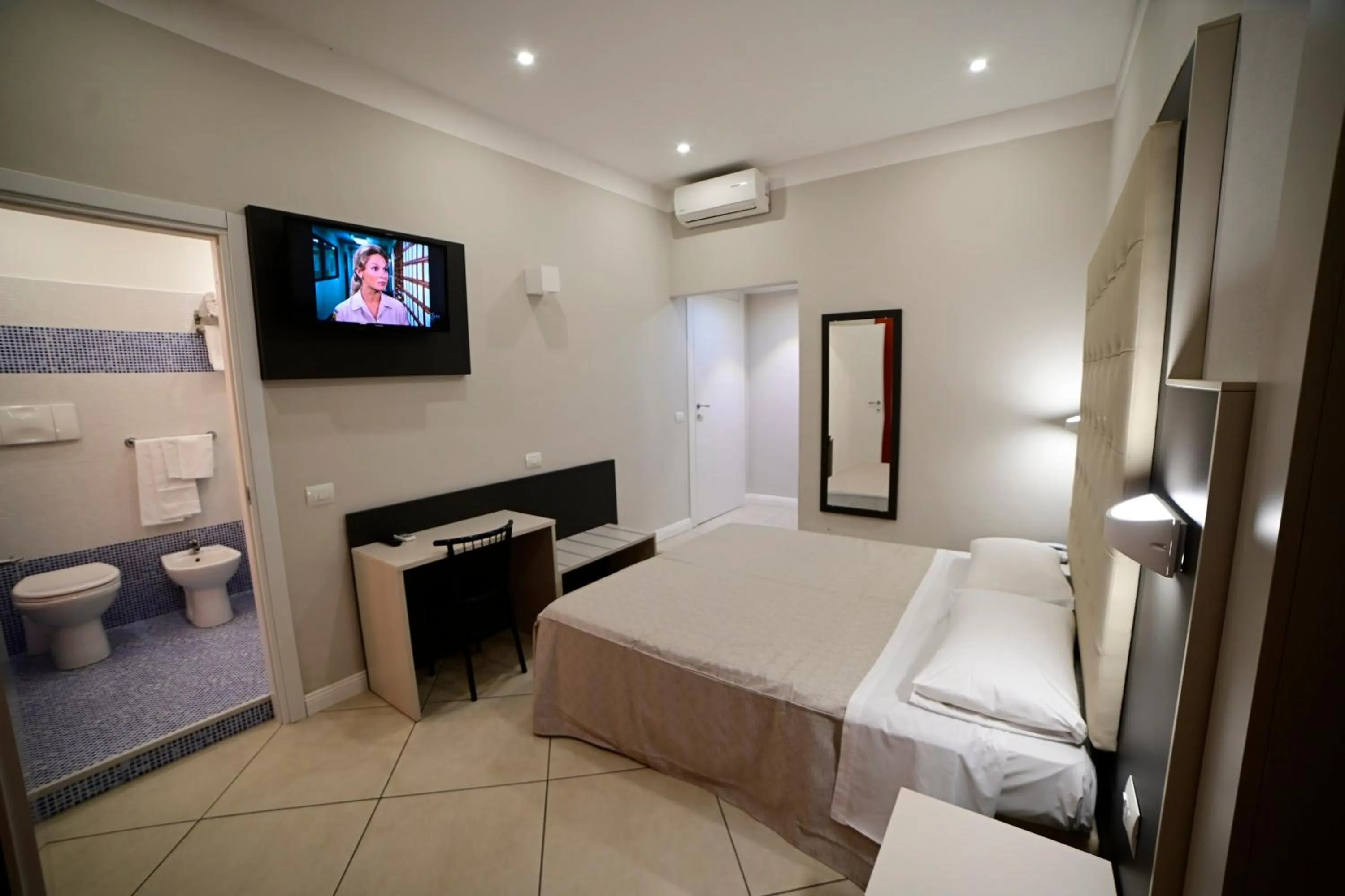 Bedroom, Bed in Hotel Demo'