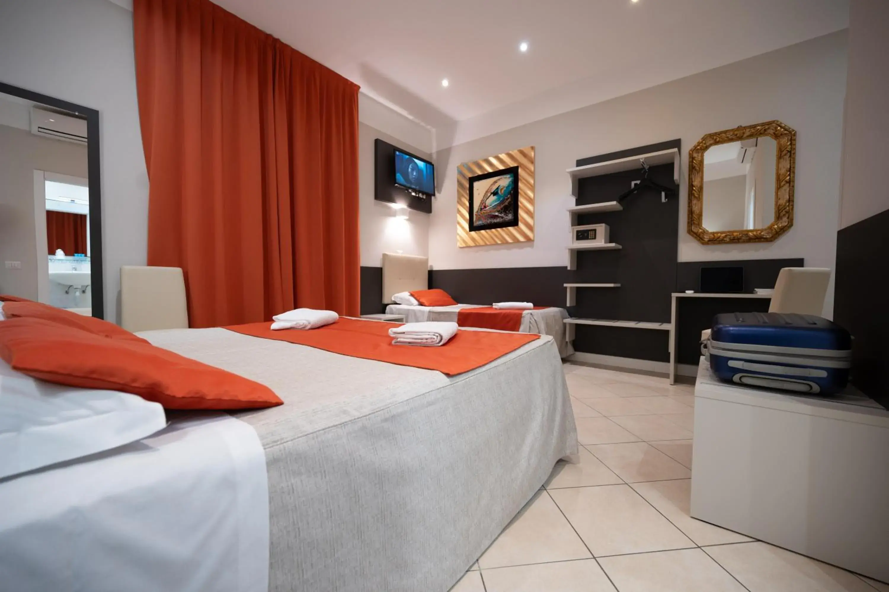 Triple Room in Hotel Demo' Triple Room in Hotel Demo'