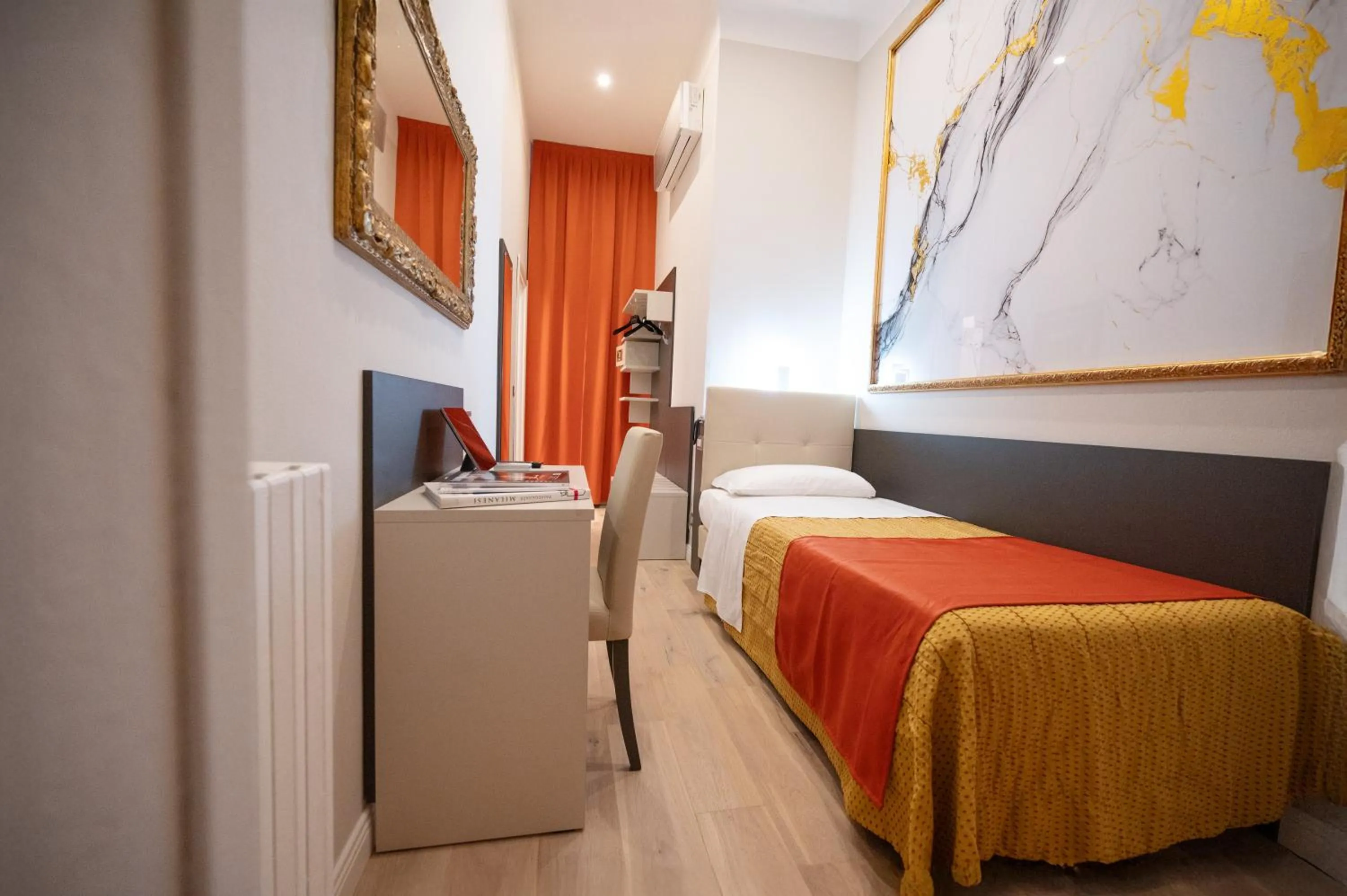 View (from property/room), Bed in Hotel Demo'