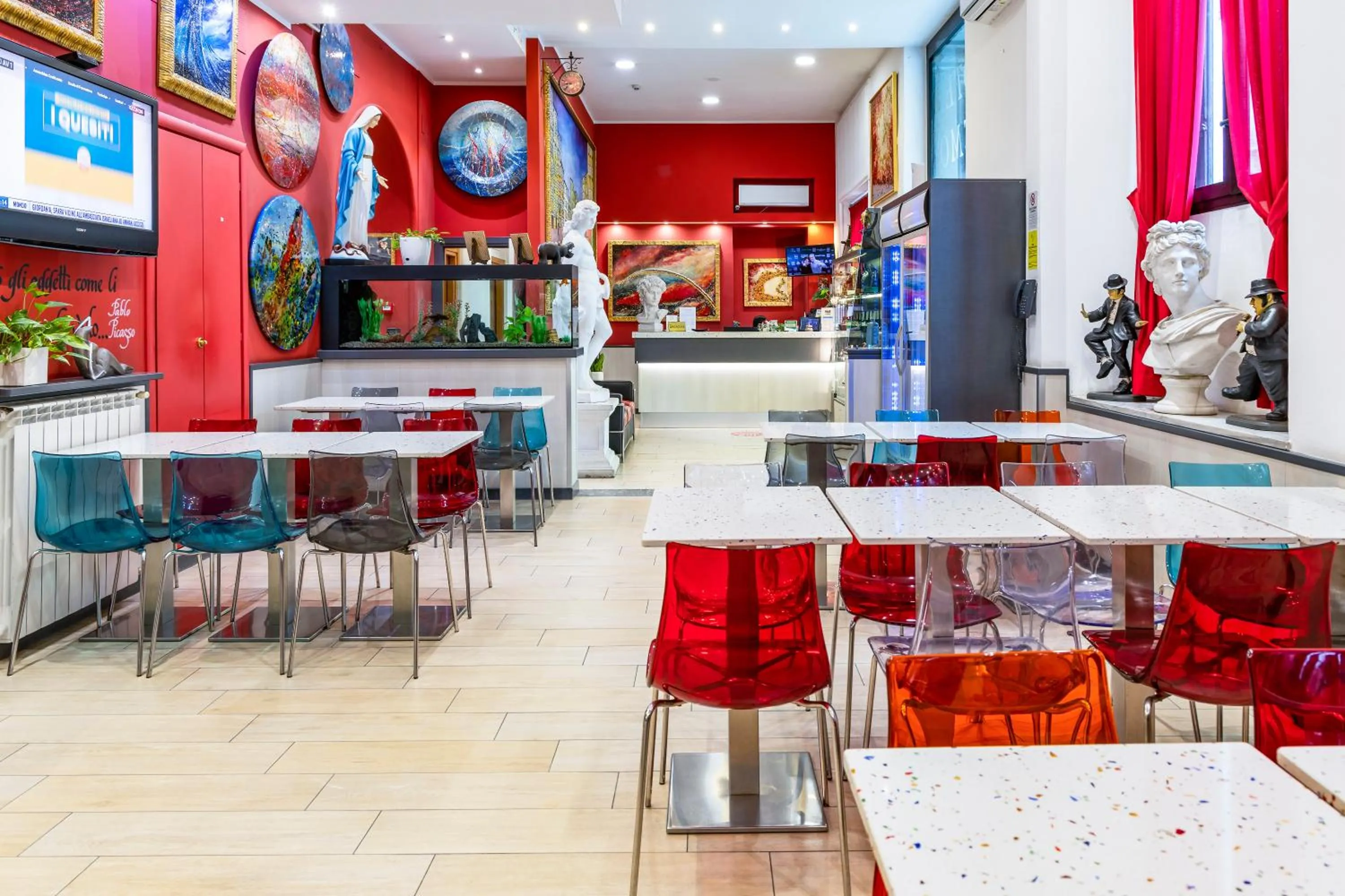 Communal lounge/ TV room in Hotel Demo'