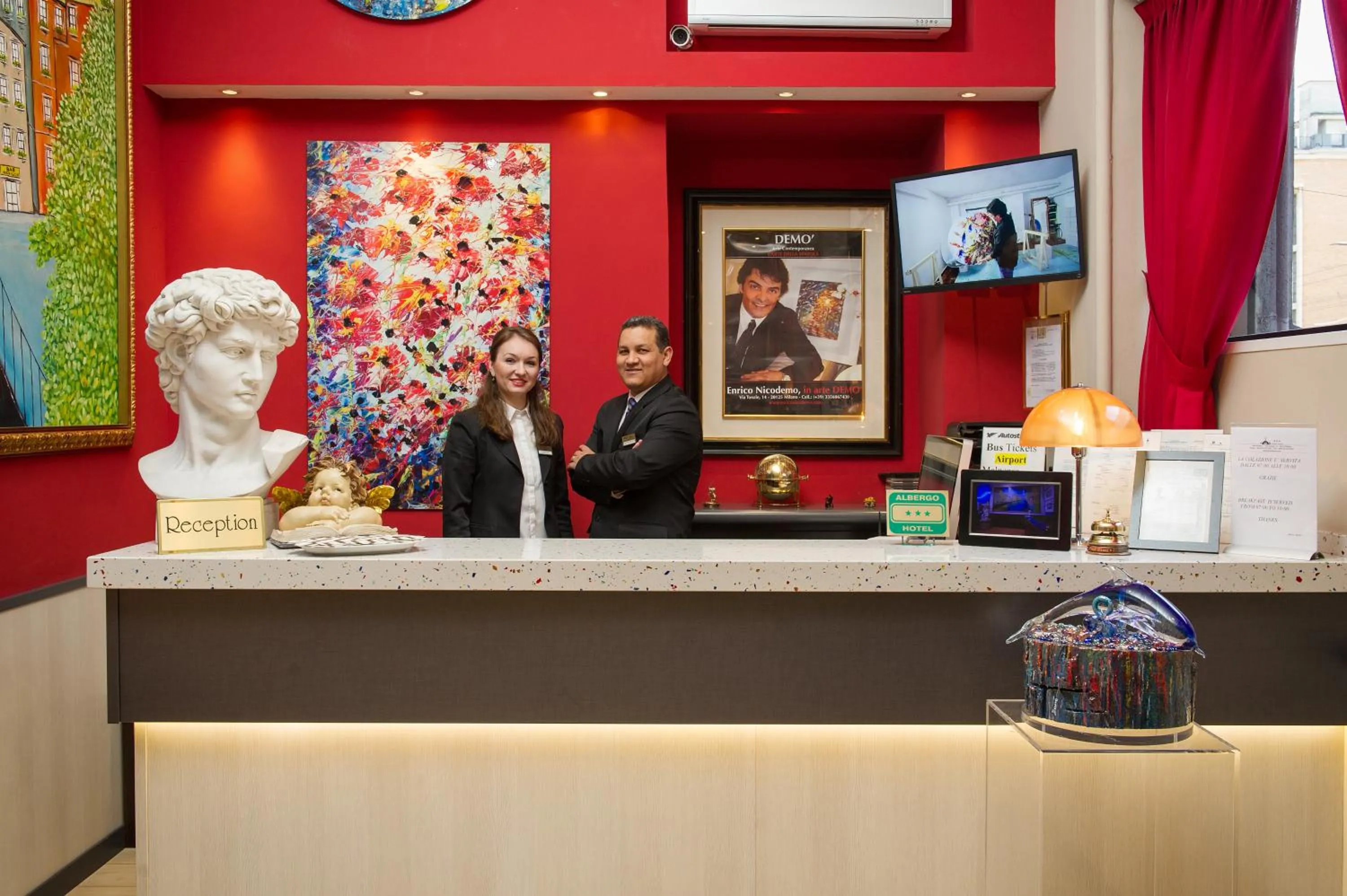 People in Hotel Demo'