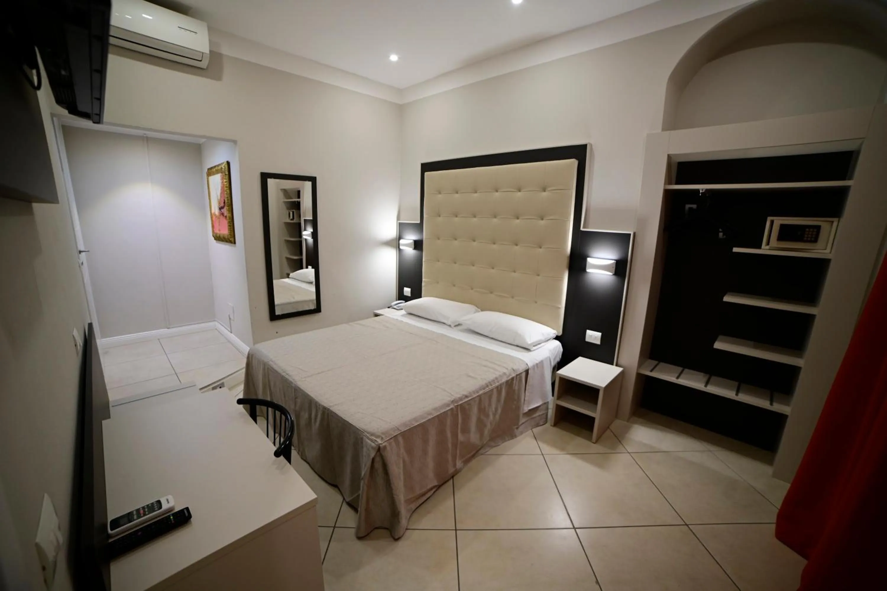 Bedroom, Bed in Hotel Demo'